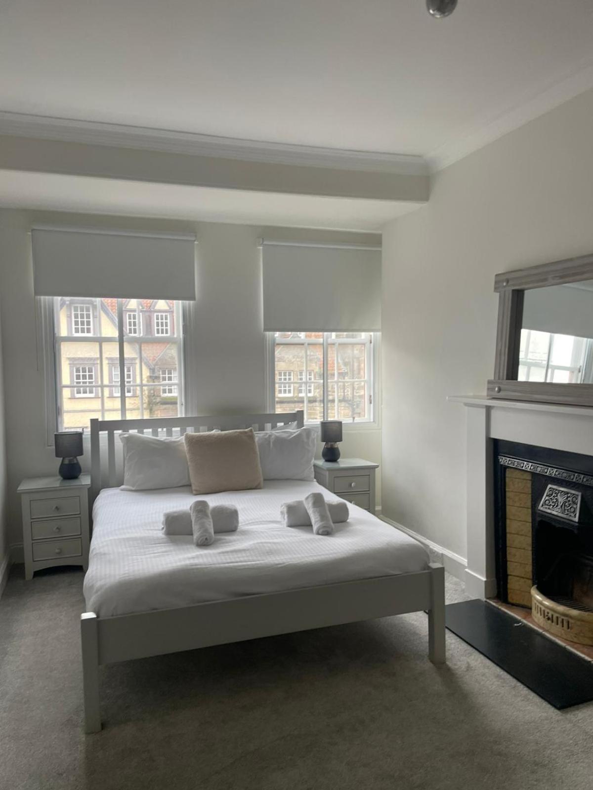 Pass The Keys Modern 3 Bed Flat On The Historic Royal Mile Edinburgh