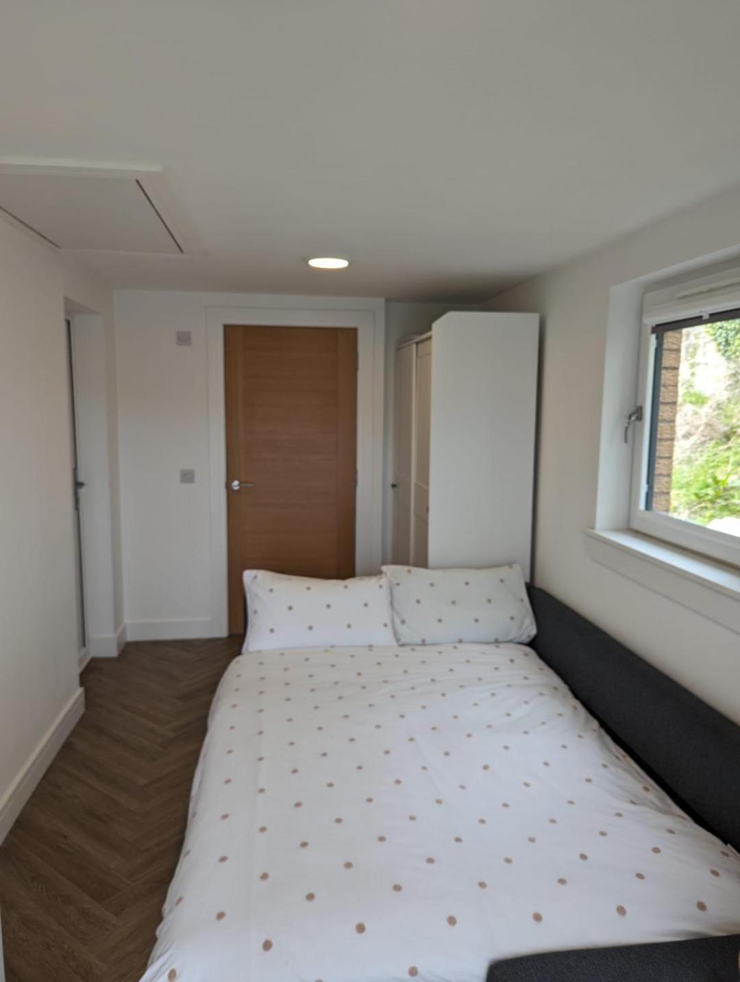 Homestay En-suite Double With Private Entrance
