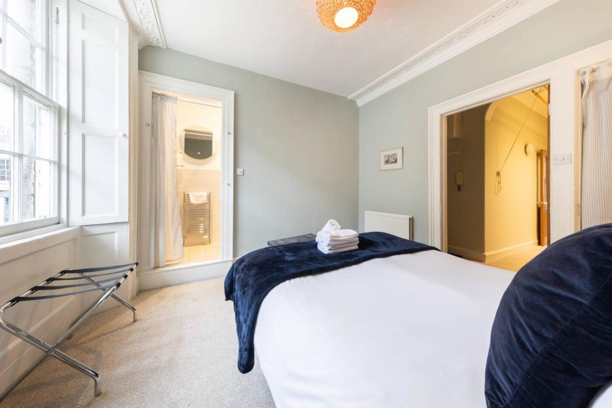 Beautiful 1 Bedroom Flat In Vibrant Stockbridge Apartment