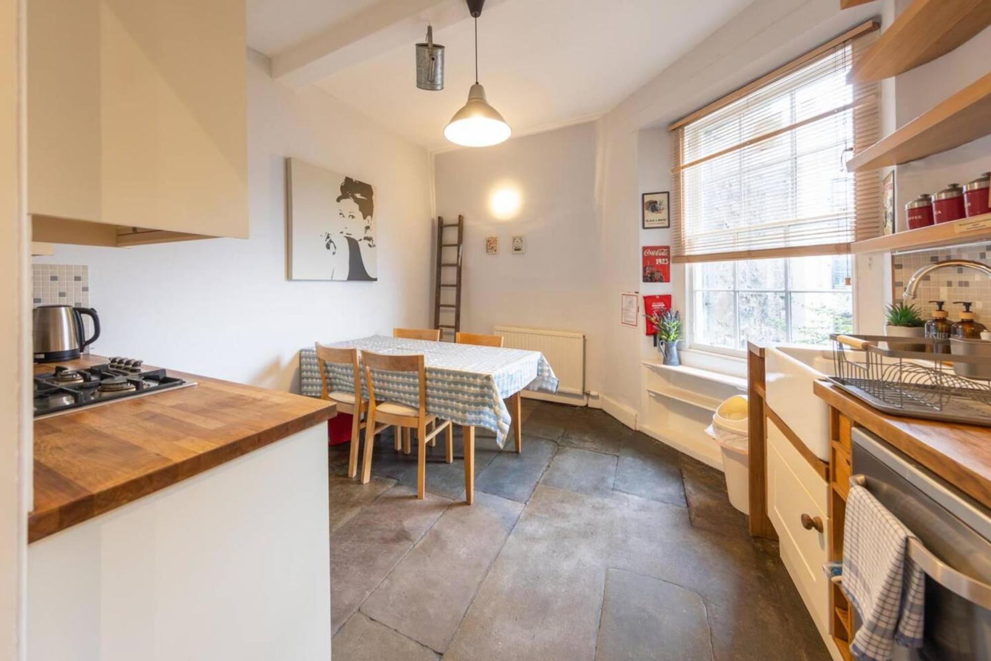 Beautiful 1 Bedroom Flat In Vibrant Stockbridge * Edinburgh