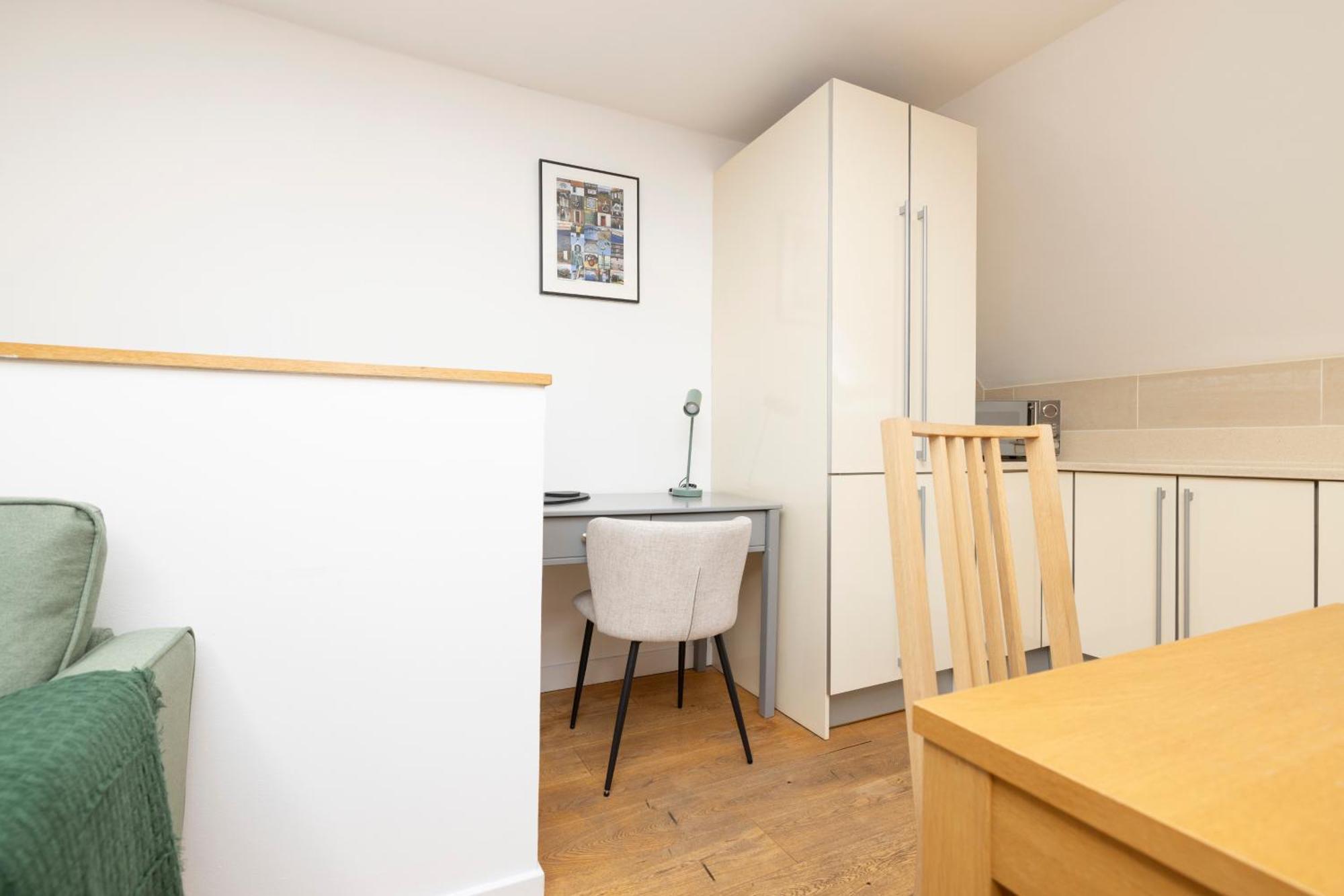 Joivy Chic 2-br Flats Near Castle
