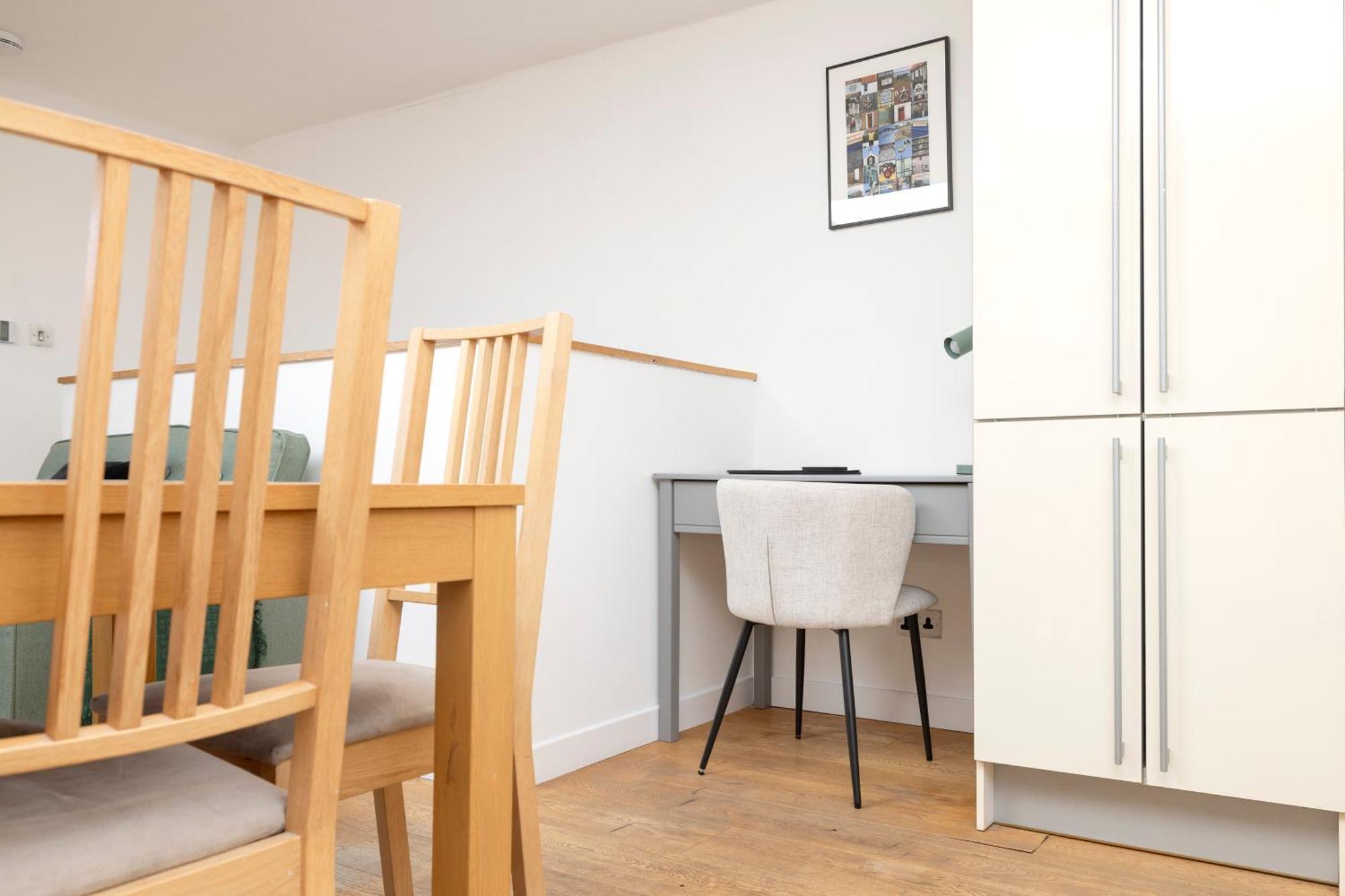 Joivy Chic 2-br Flats Near Castle Apartment Edinburgh
