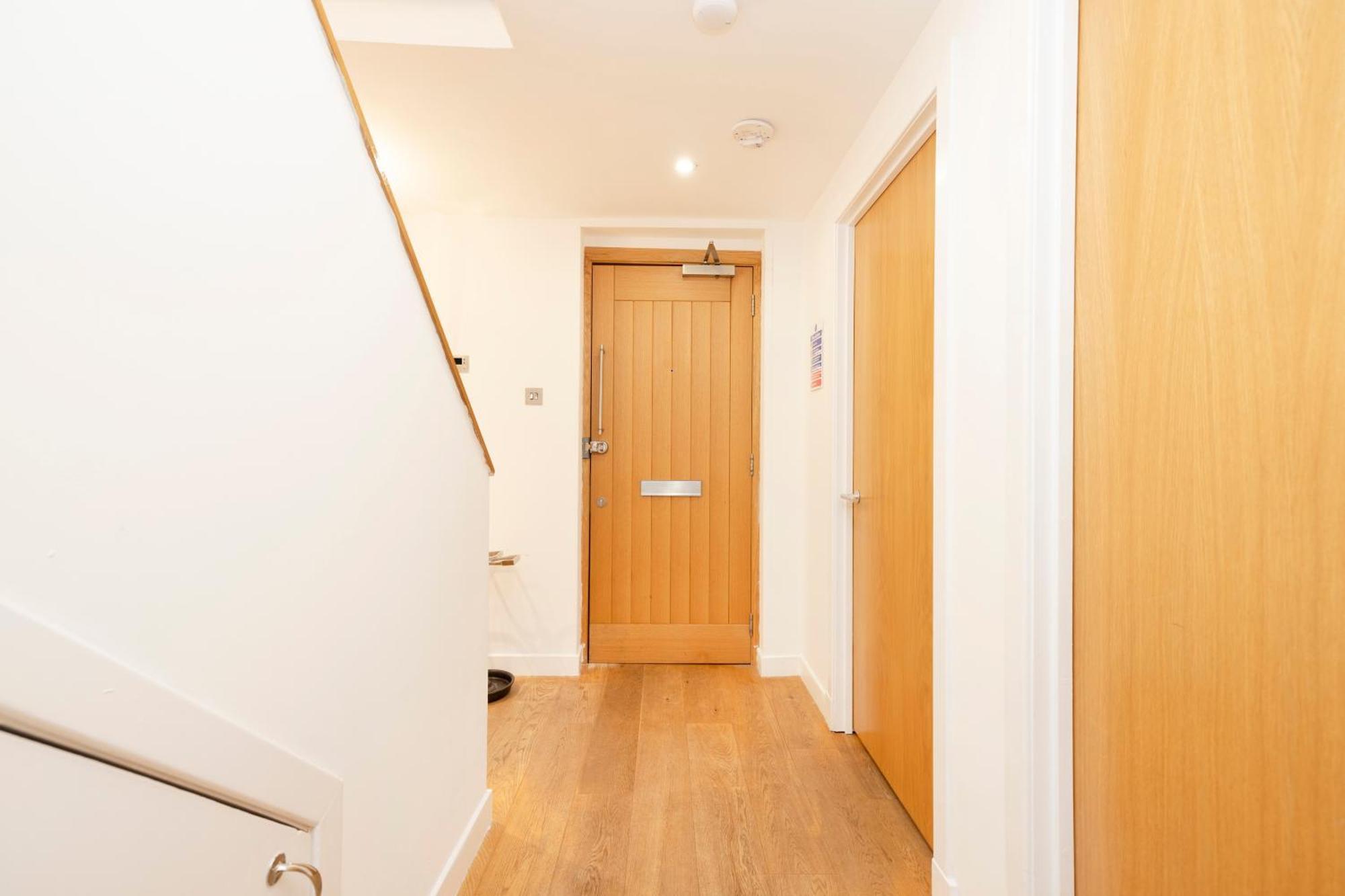 Joivy Chic 2-br Flats Near Castle * Edinburgh