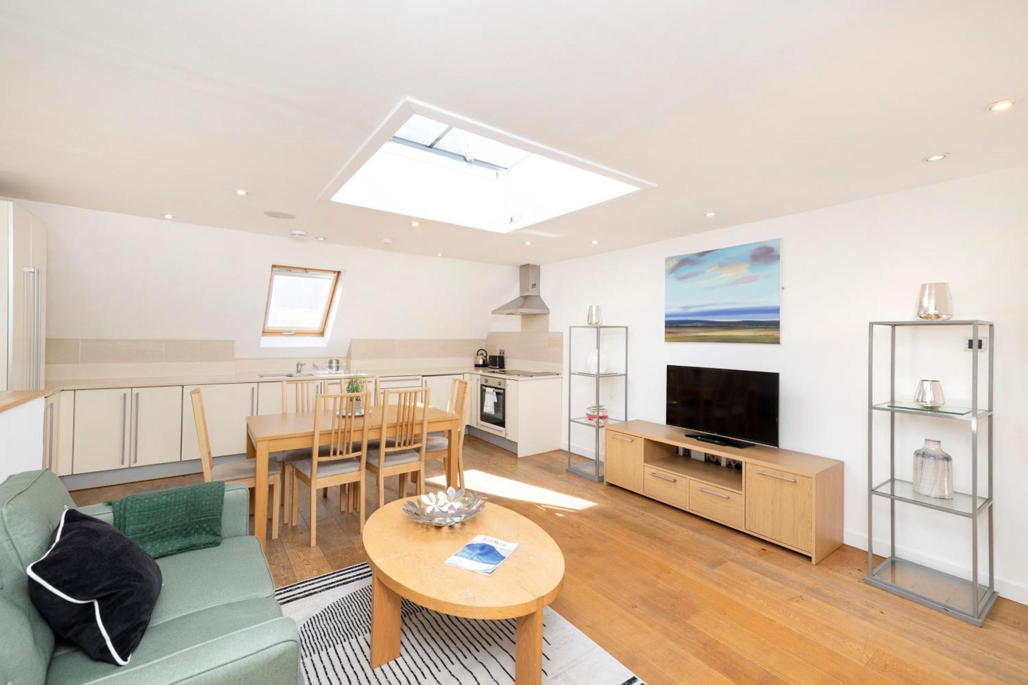 Joivy Chic 2-br Flats Near Castle