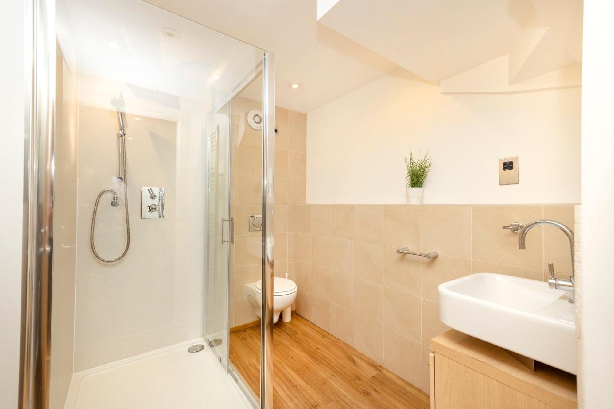 Joivy Chic 2-br Flats Near Castle Apartment Edinburgh