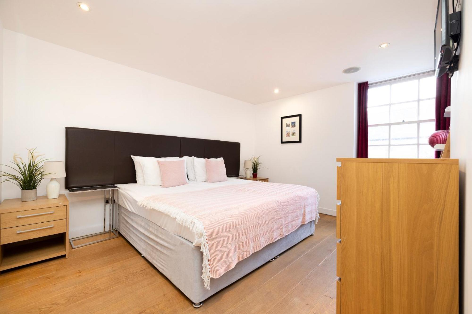 Joivy Chic 2-br Flats Near Castle *