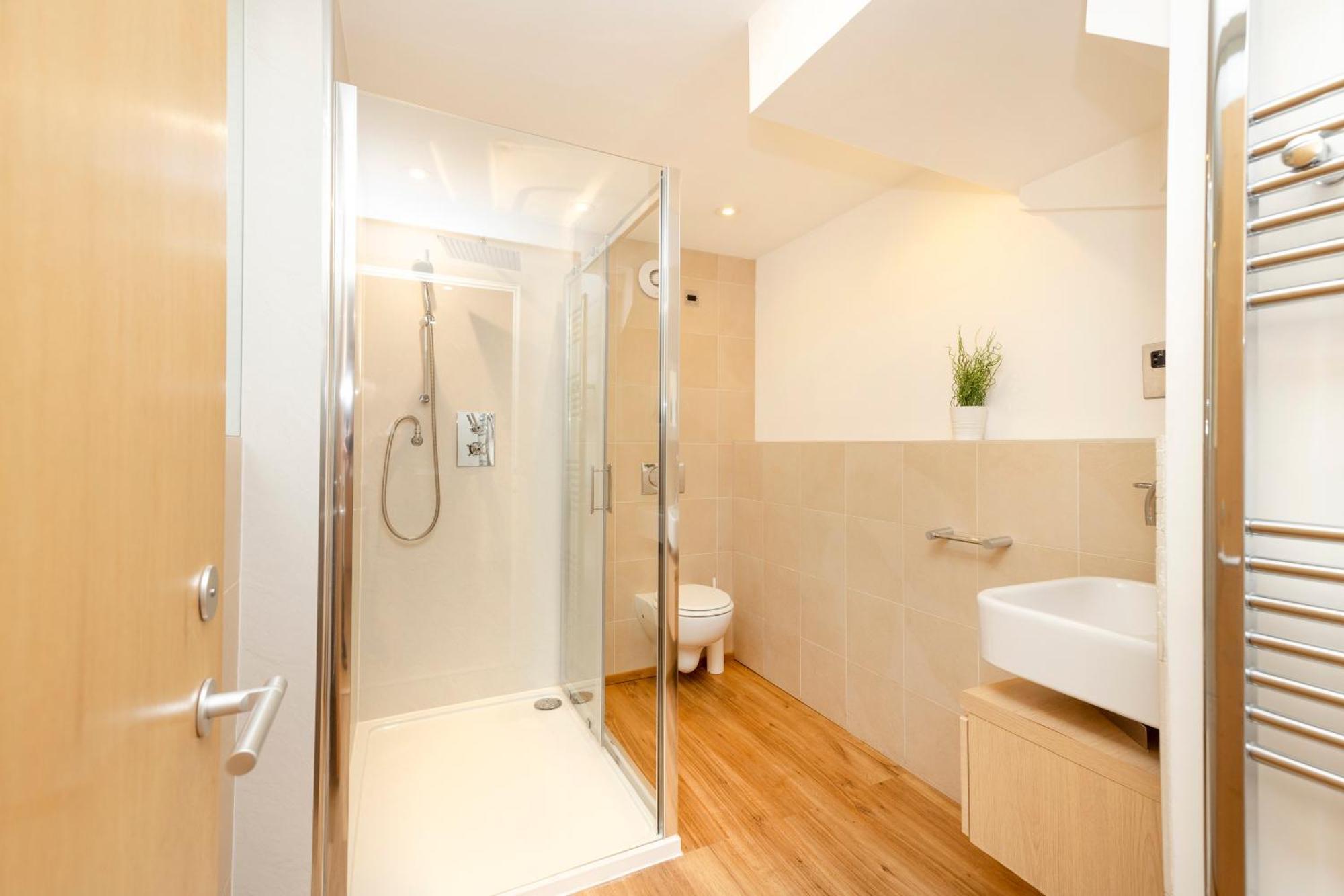 Joivy Chic 2-br Flats Near Castle Edinburgh