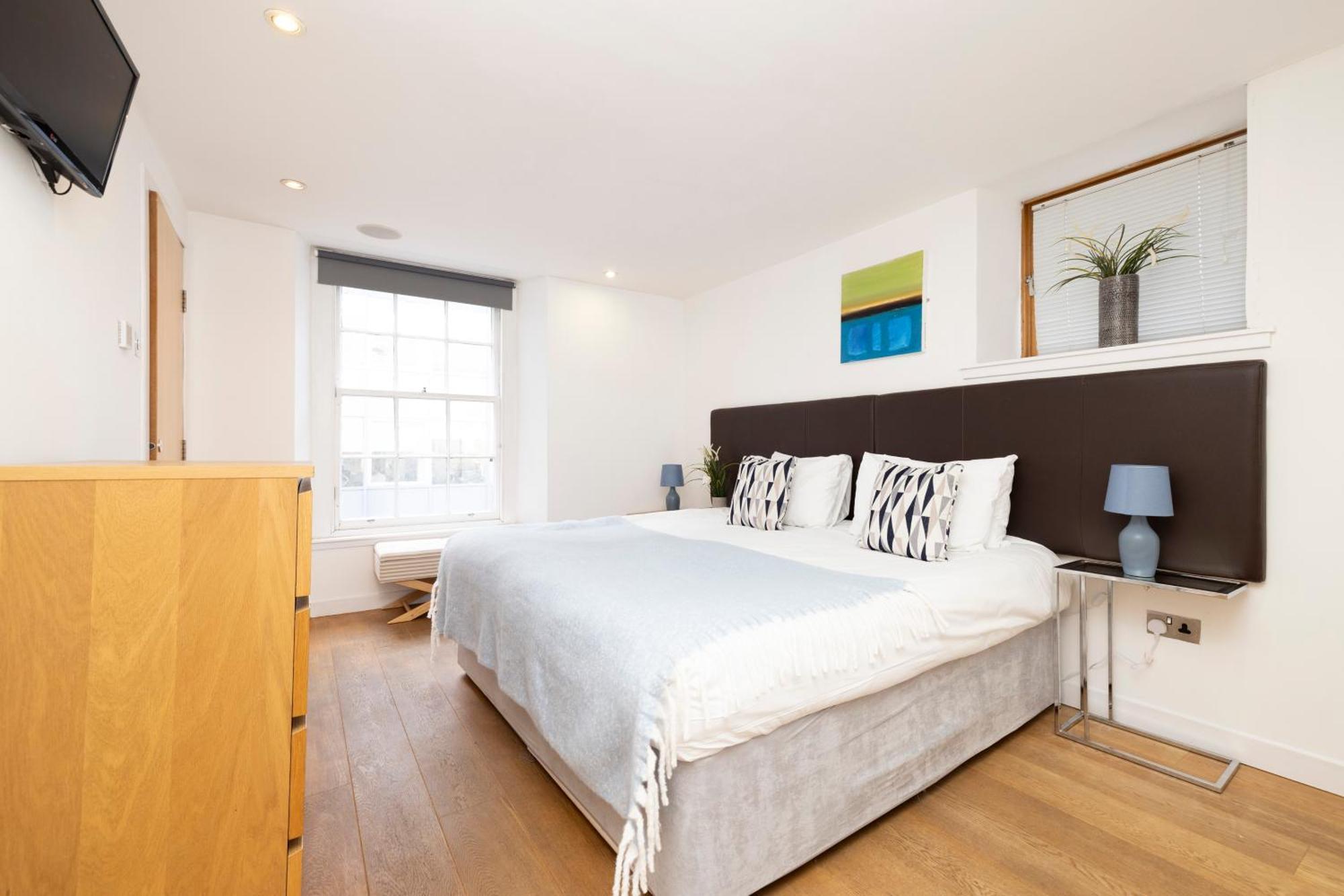 Joivy Chic 2-br Flats Near Castle Apartment Edinburgh
