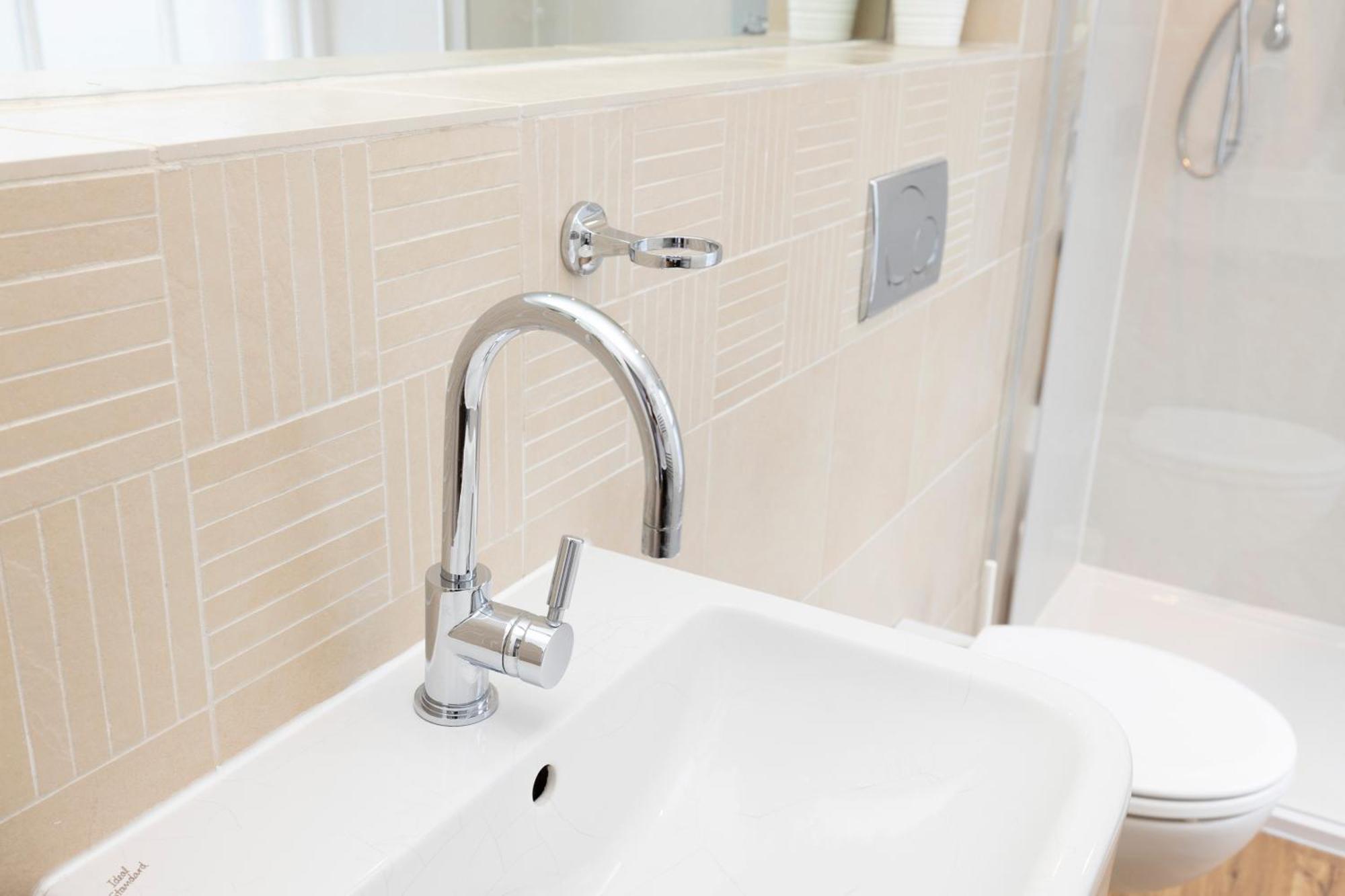Joivy Chic 2-br Flats Near Castle Edinburgh