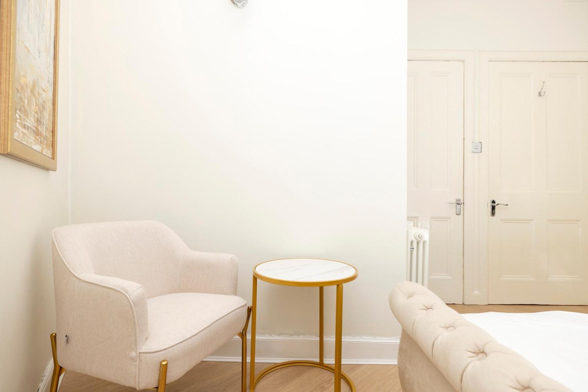 Joivy Modern Flat In City Centre - For Up To 3 Guests *