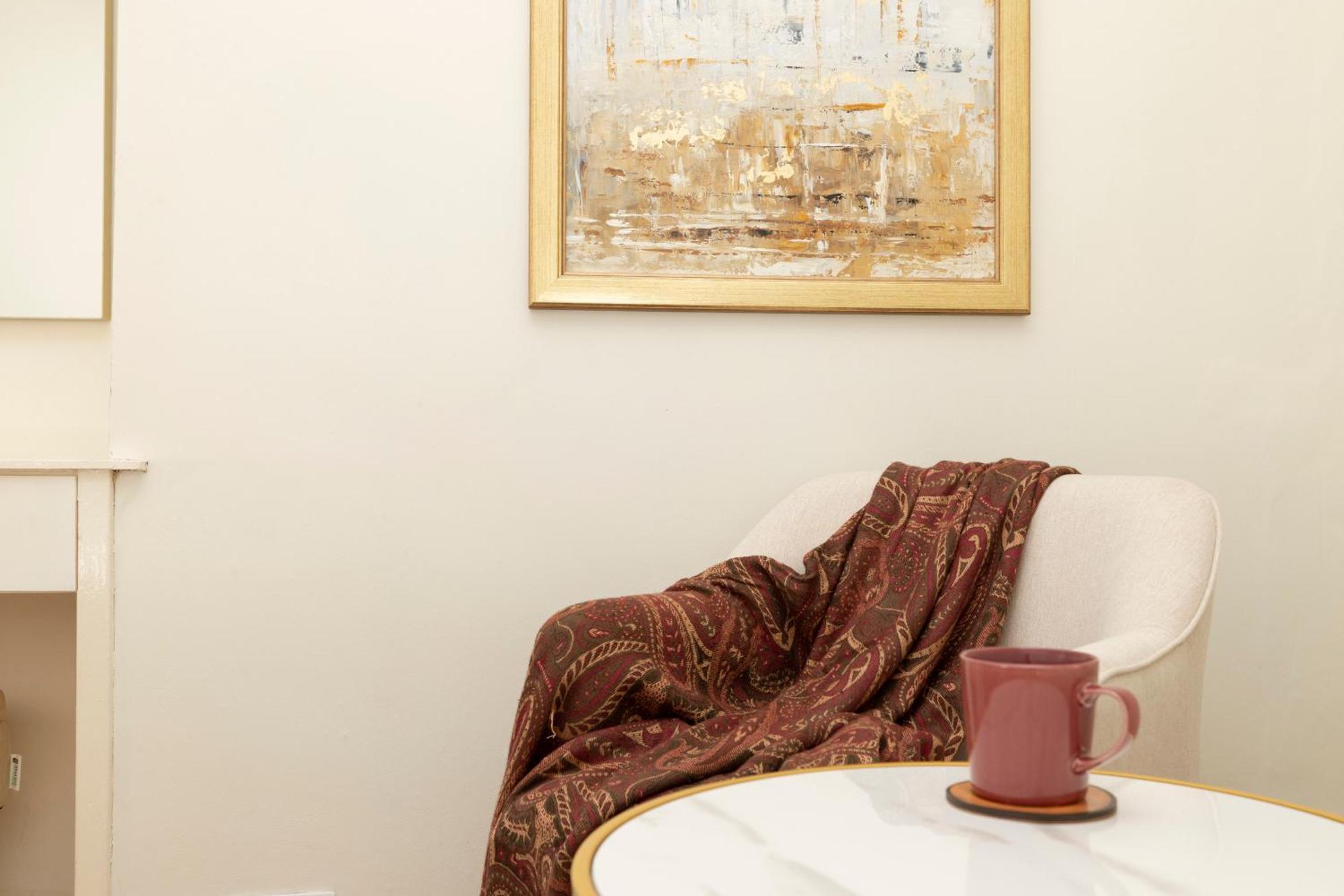 Joivy Modern Flat In City Centre - For Up To 3 Guests Edinburgh