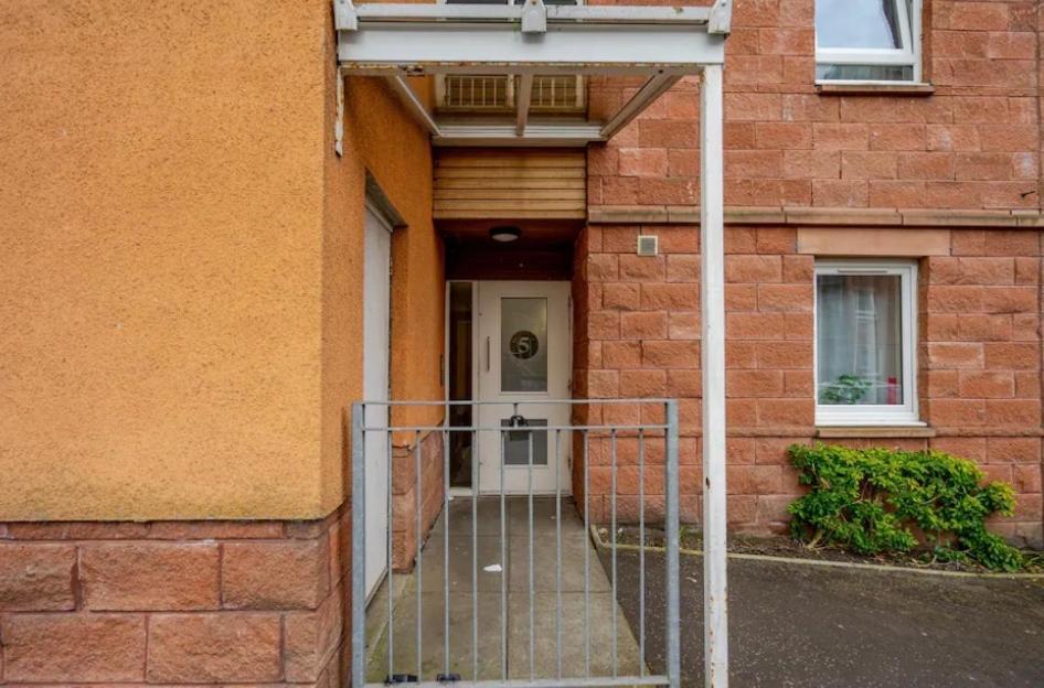 Modern Spacious Retreat With Free Parking And Private Balcony Apartment *