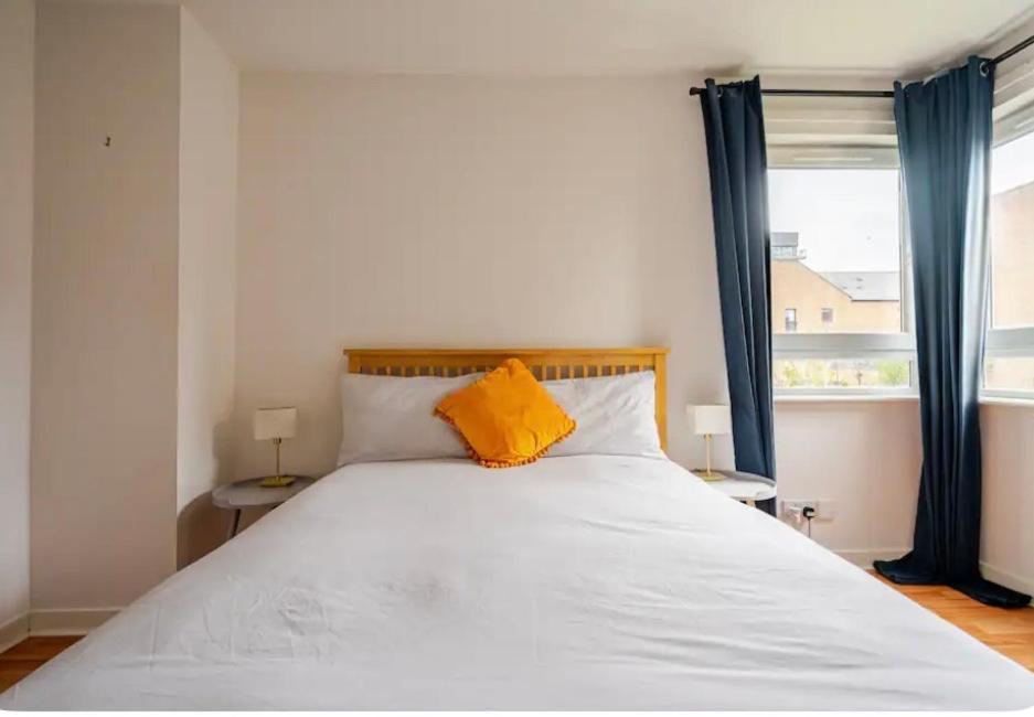 Modern Spacious Retreat With Free Parking And Private Balcony * EDI