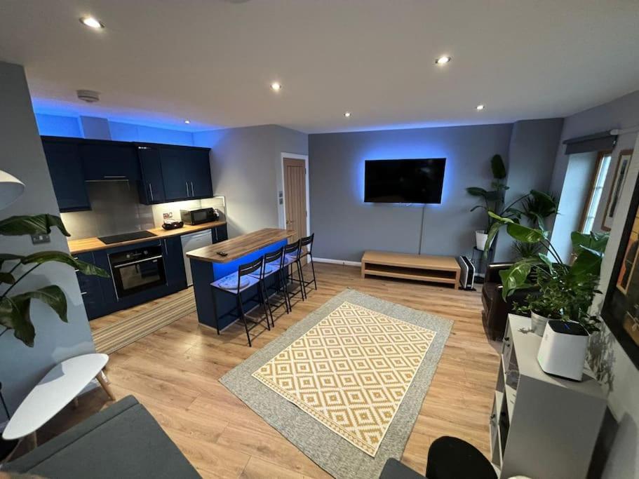 Sunshine On Leith. The River View Apartment!