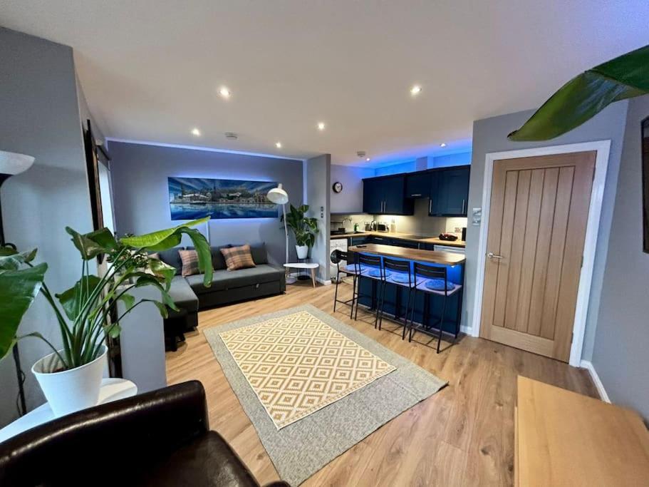 Sunshine On Leith. The River View Apartment! *