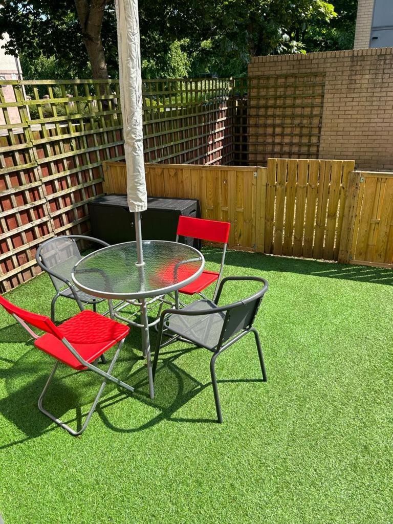 Cakemuir Detached House, 3 Bed, Free Parking &private Garden *