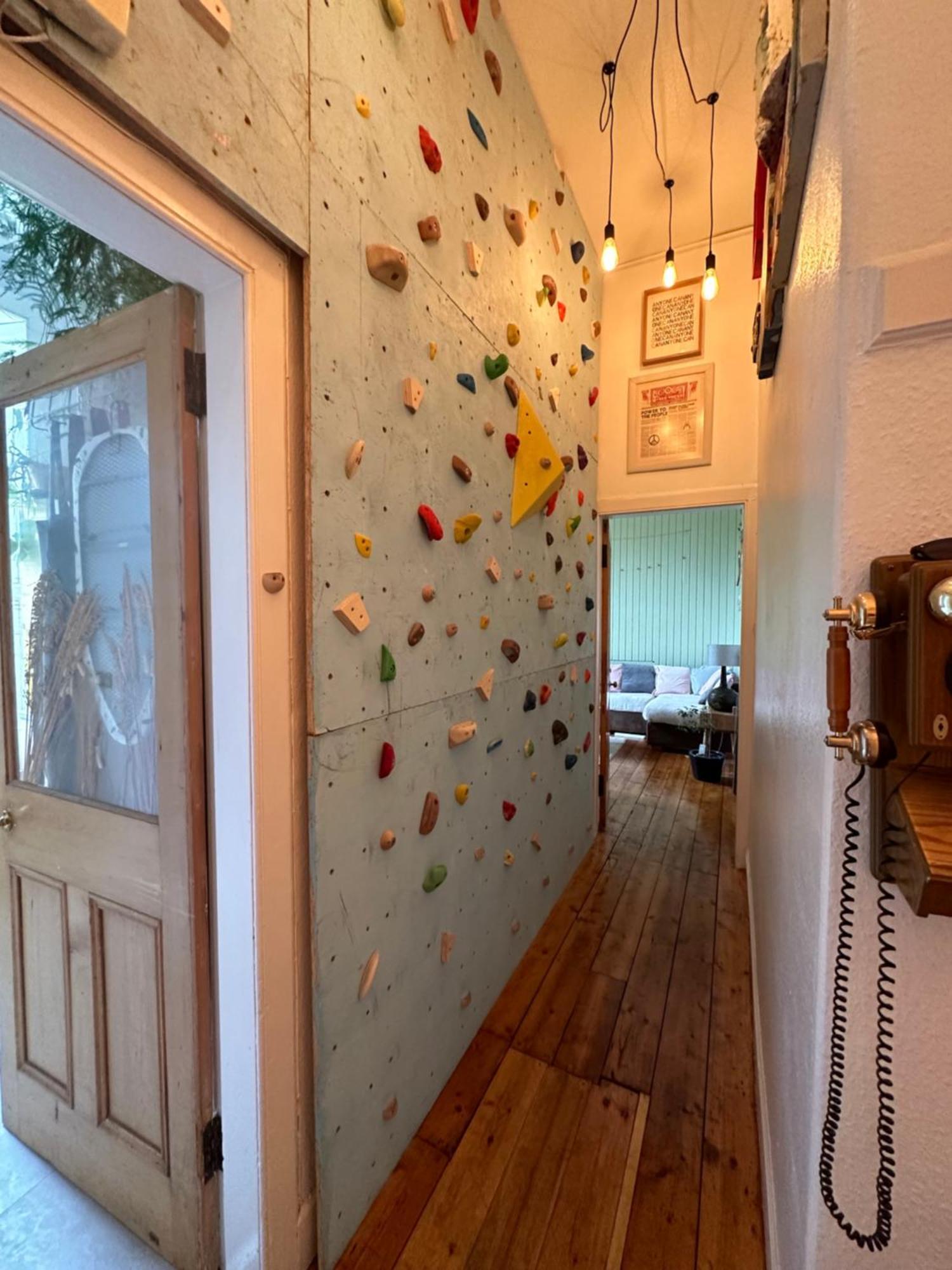 Quirky Apartment In Leith