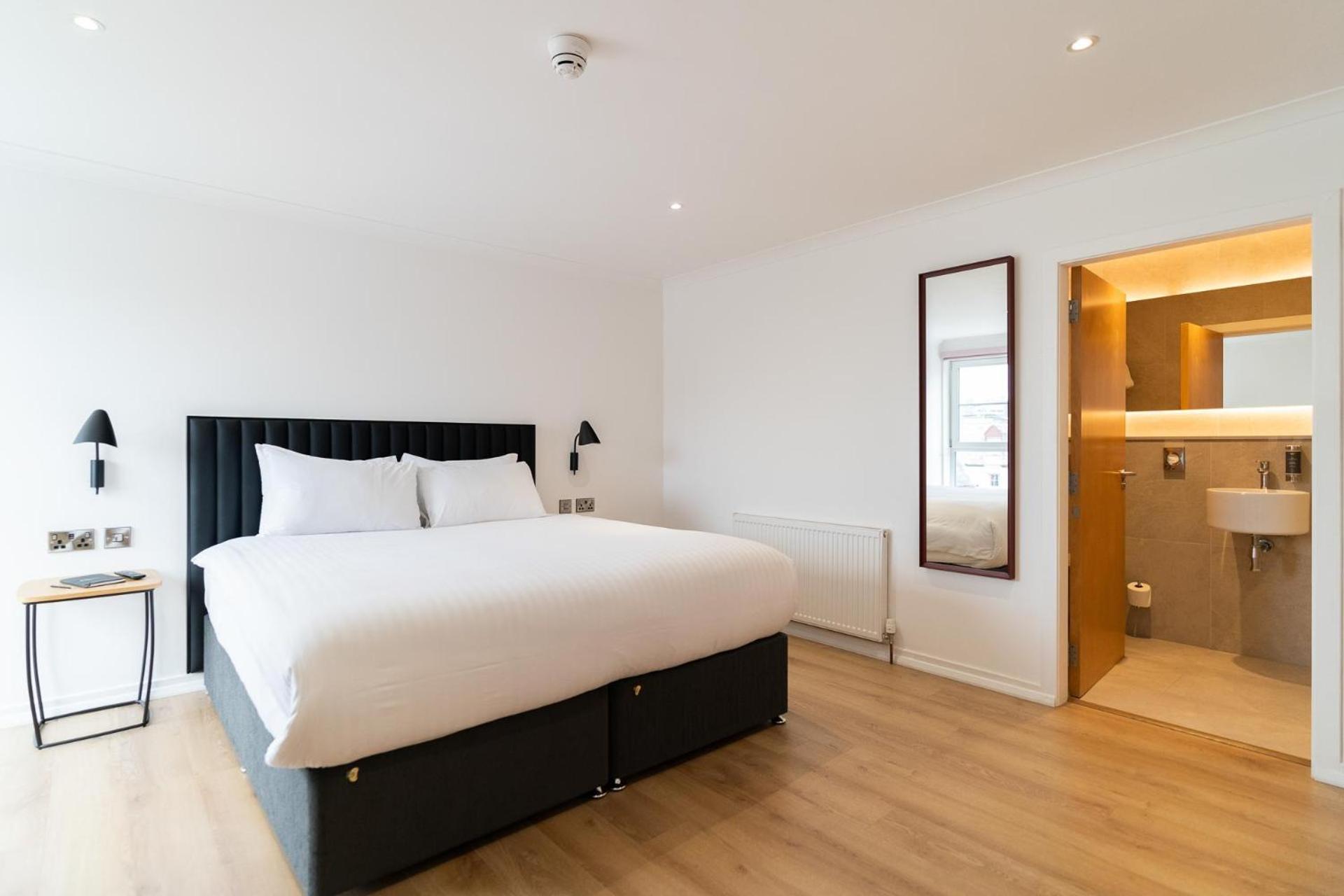 Premier Fountain Court *