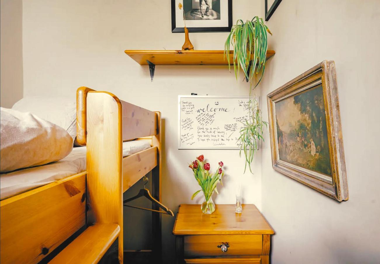 Charming City Centre Flat With Warmth & Character Apartment