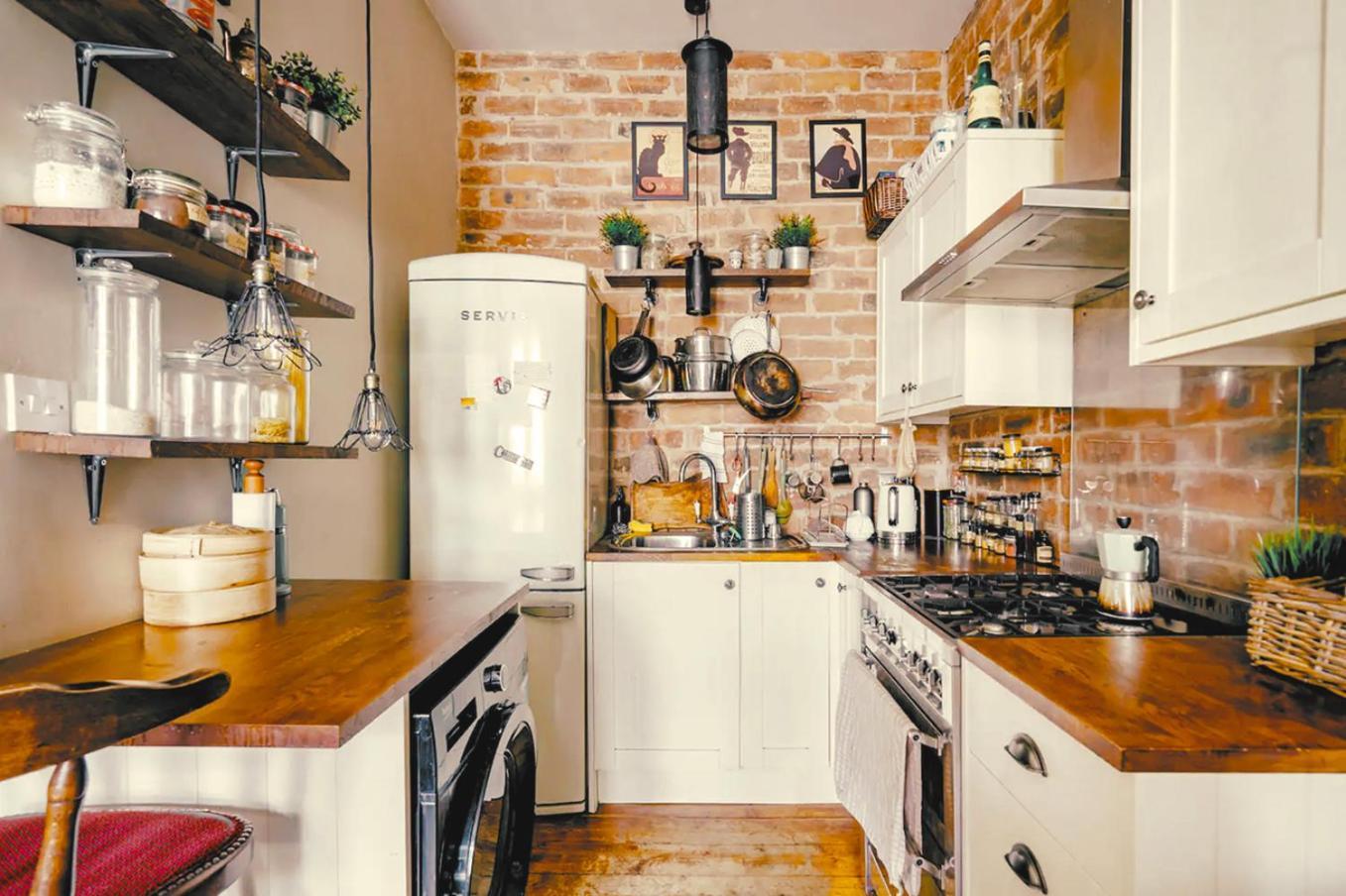 Charming City Centre Flat With Warmth & Character *