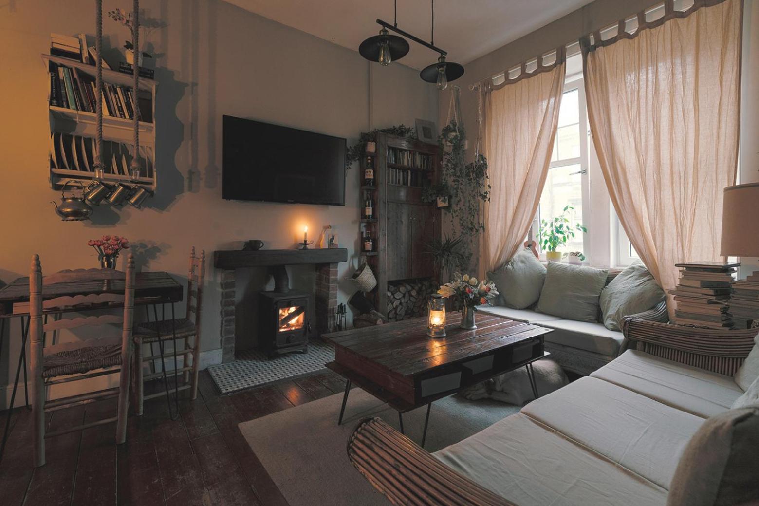 Charming City Centre Flat With Warmth & Character Apartment *