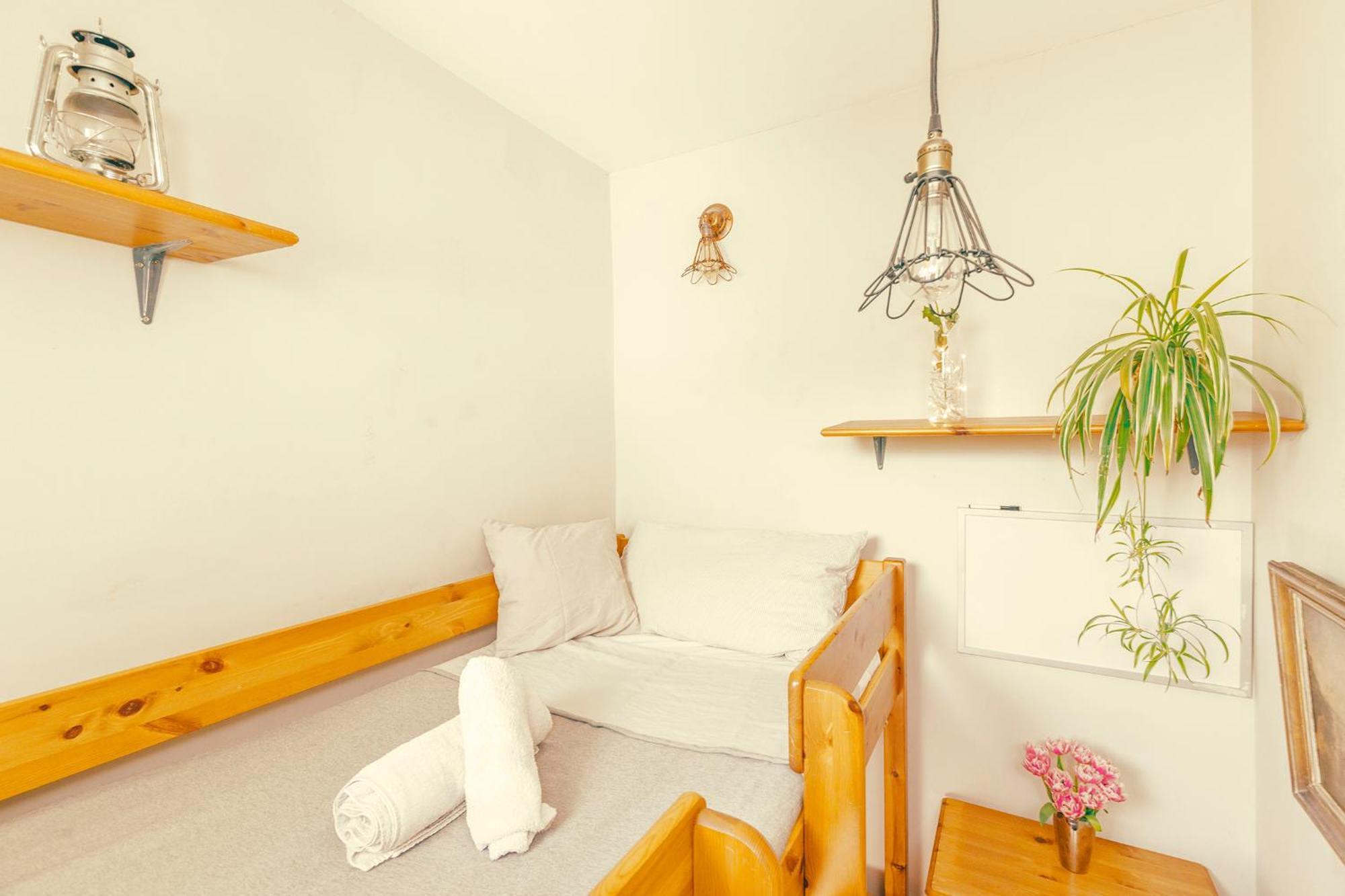 Charming City Centre Flat With Warmth & Character *