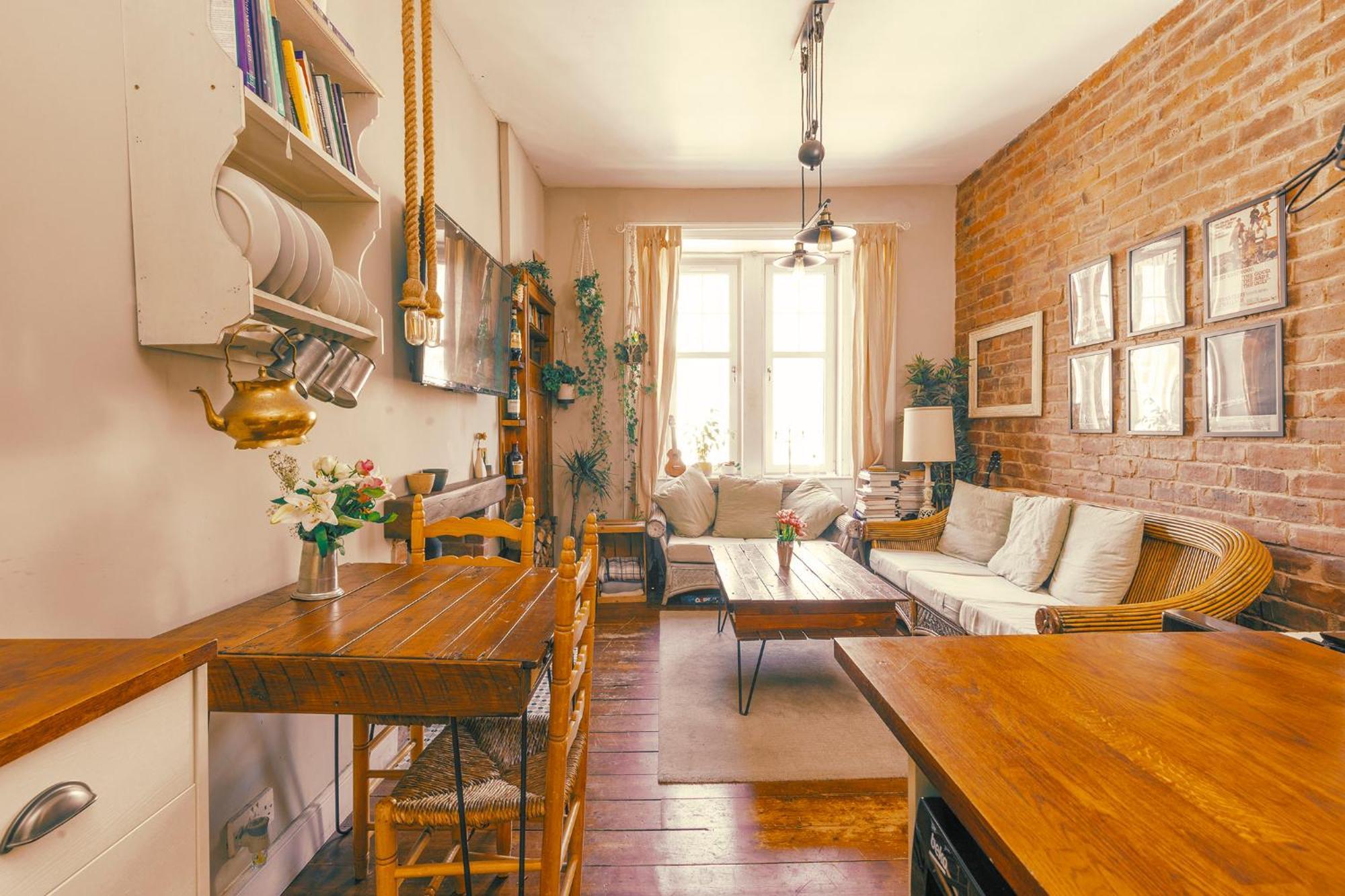 Charming City Centre Flat With Warmth & Character