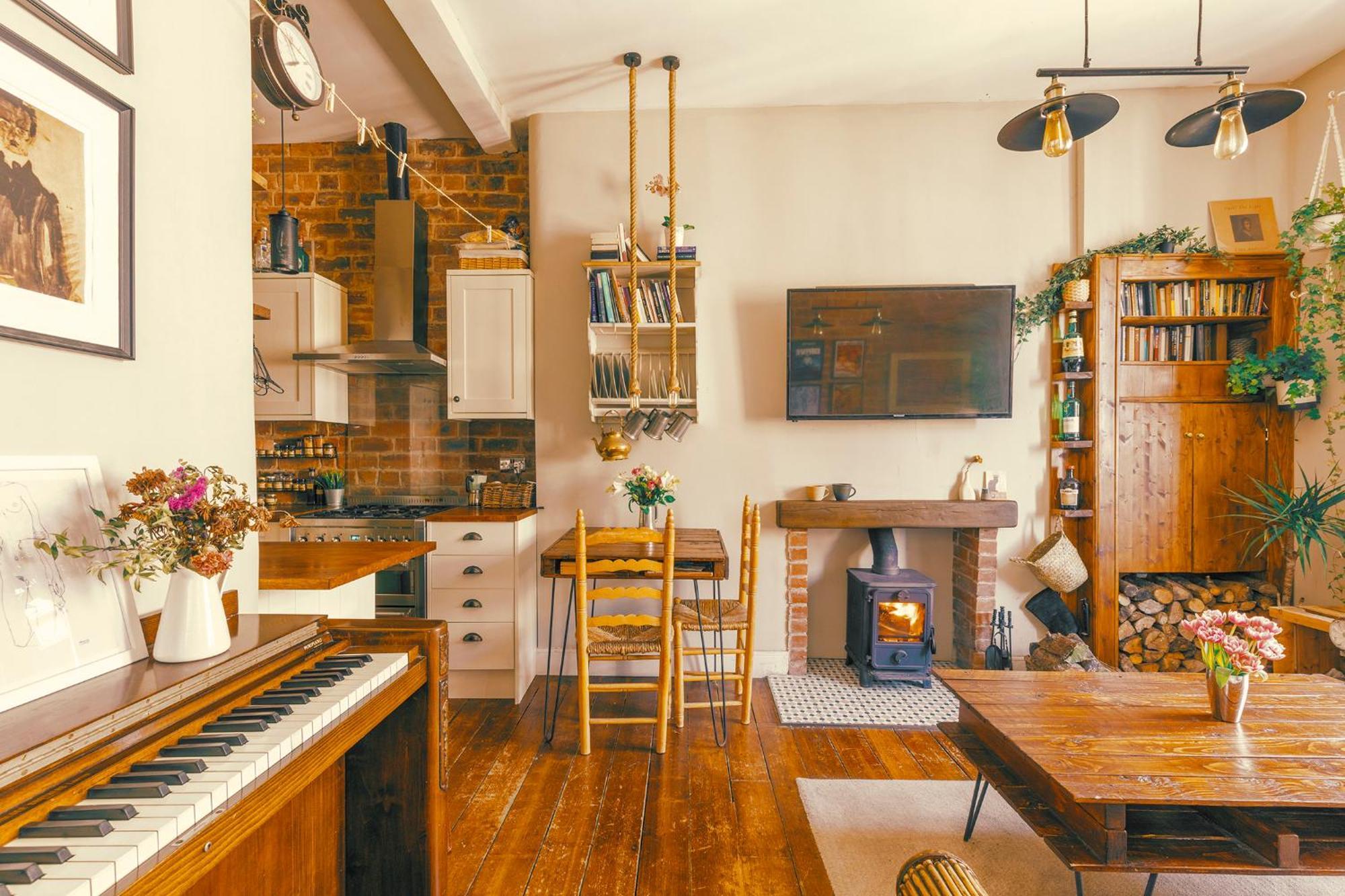 Charming City Centre Flat With Warmth & Character Edinburgh