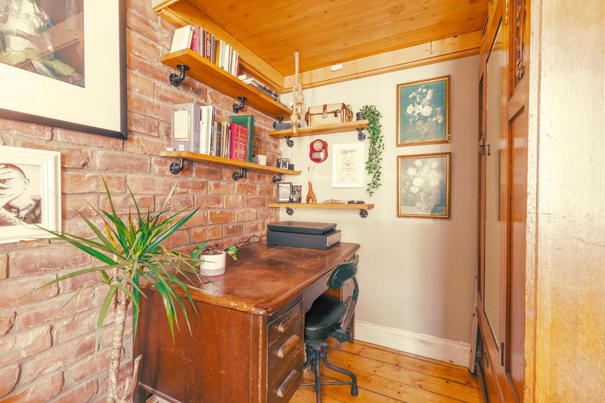 Charming City Centre Flat With Warmth & Character