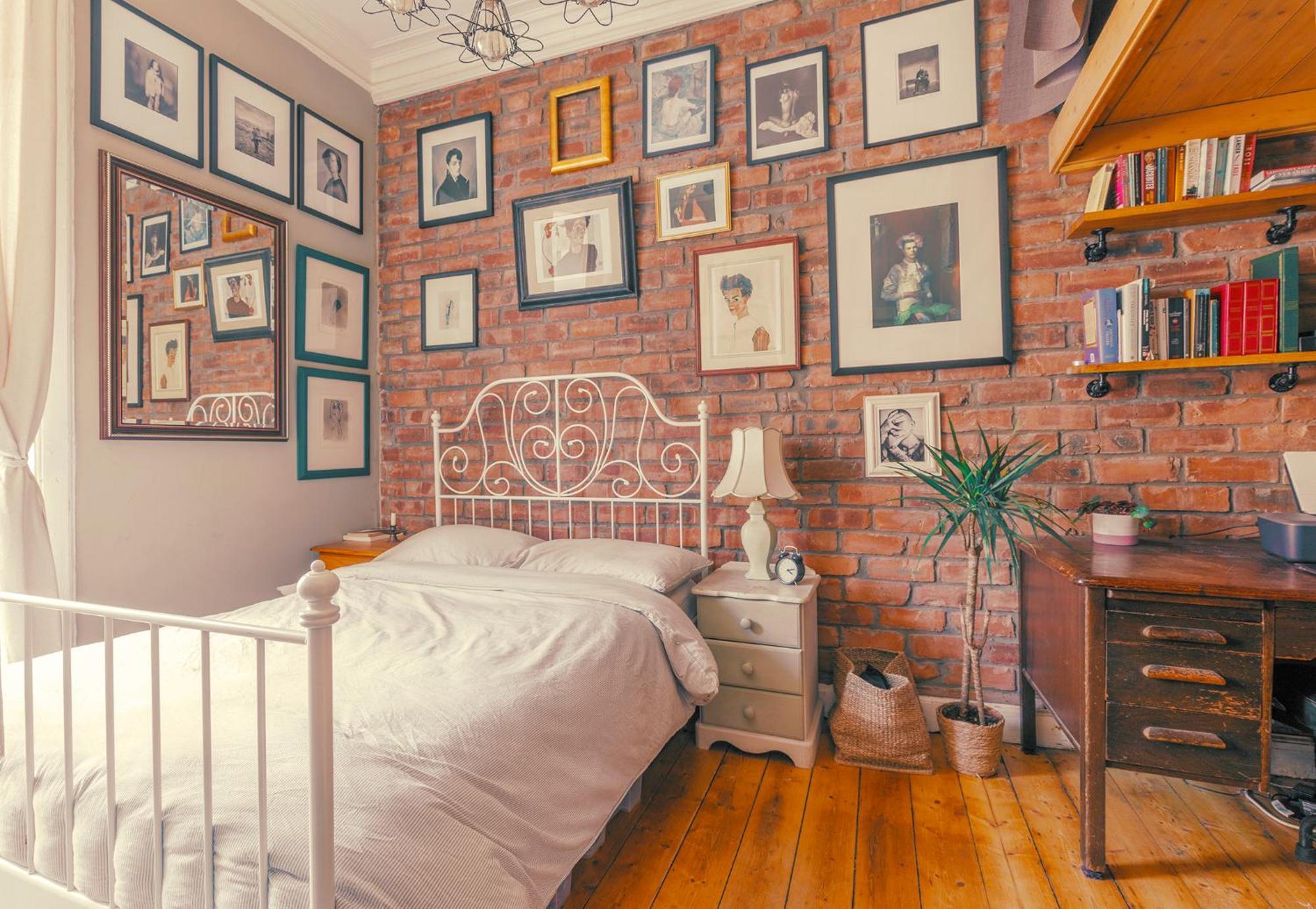 Charming City Centre Flat With Warmth & Character *