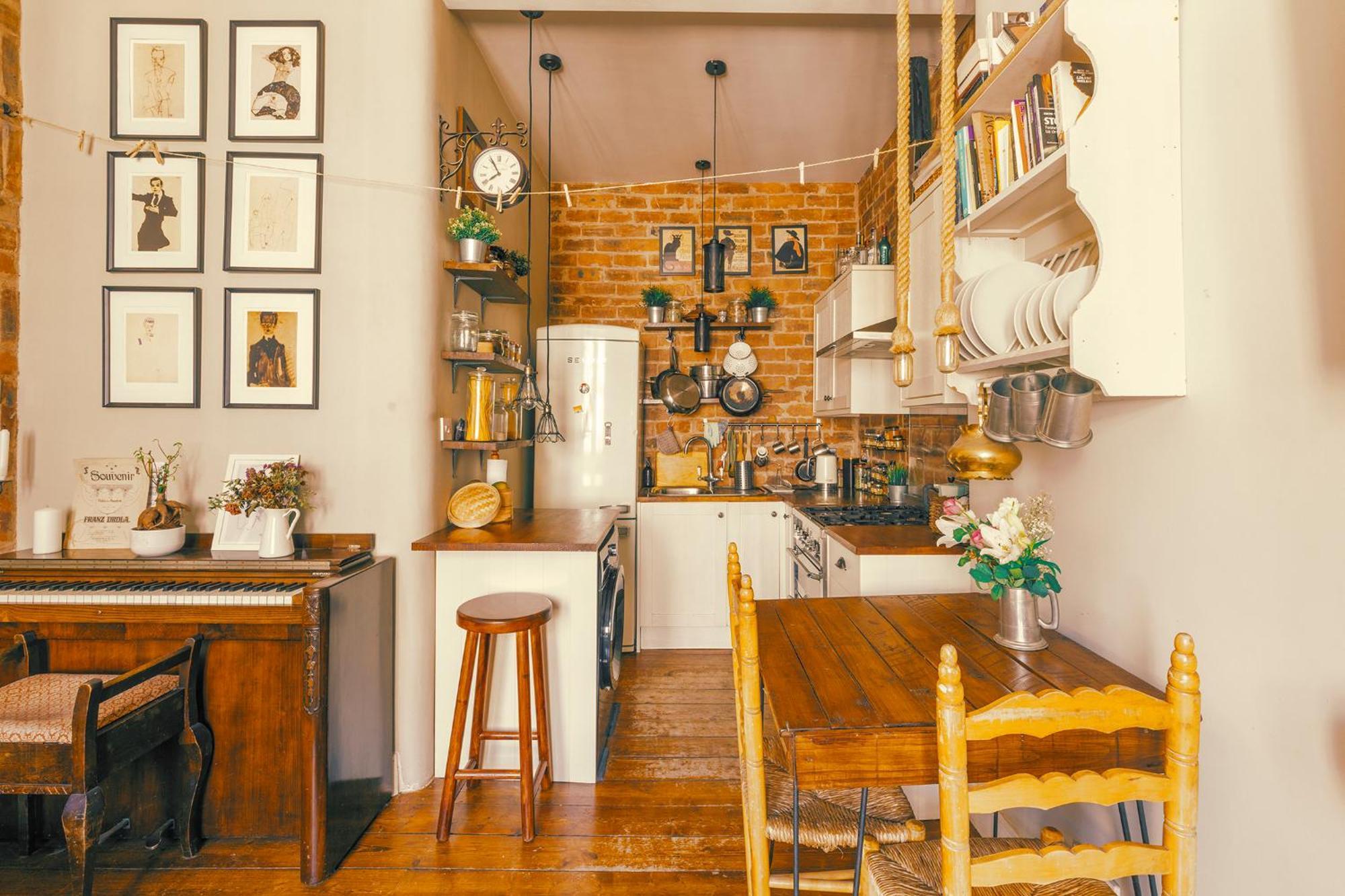Charming City Centre Flat With Warmth & Character Apartment *
