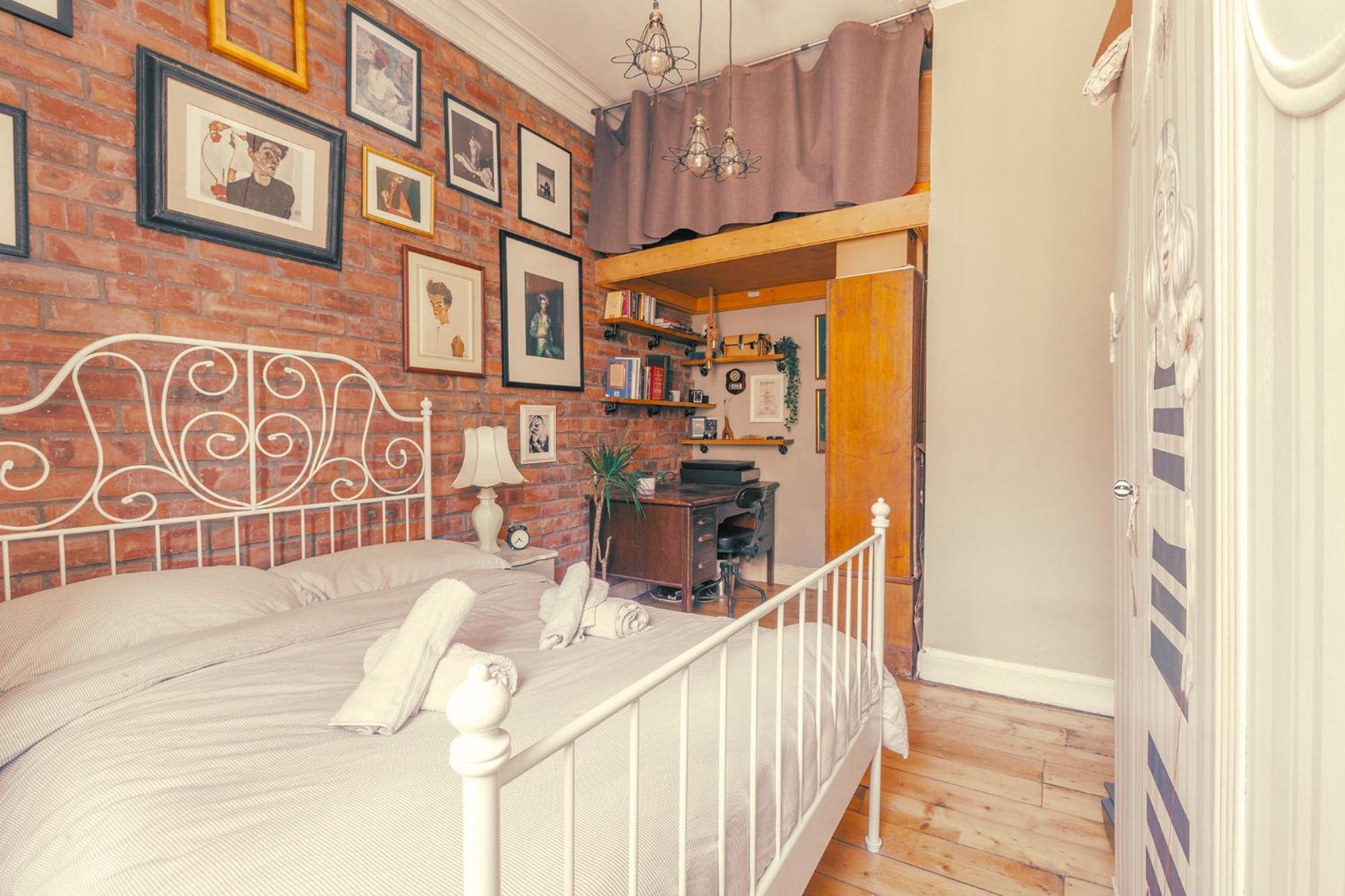 Apartment Charming City Centre Flat With Warmth & Character *