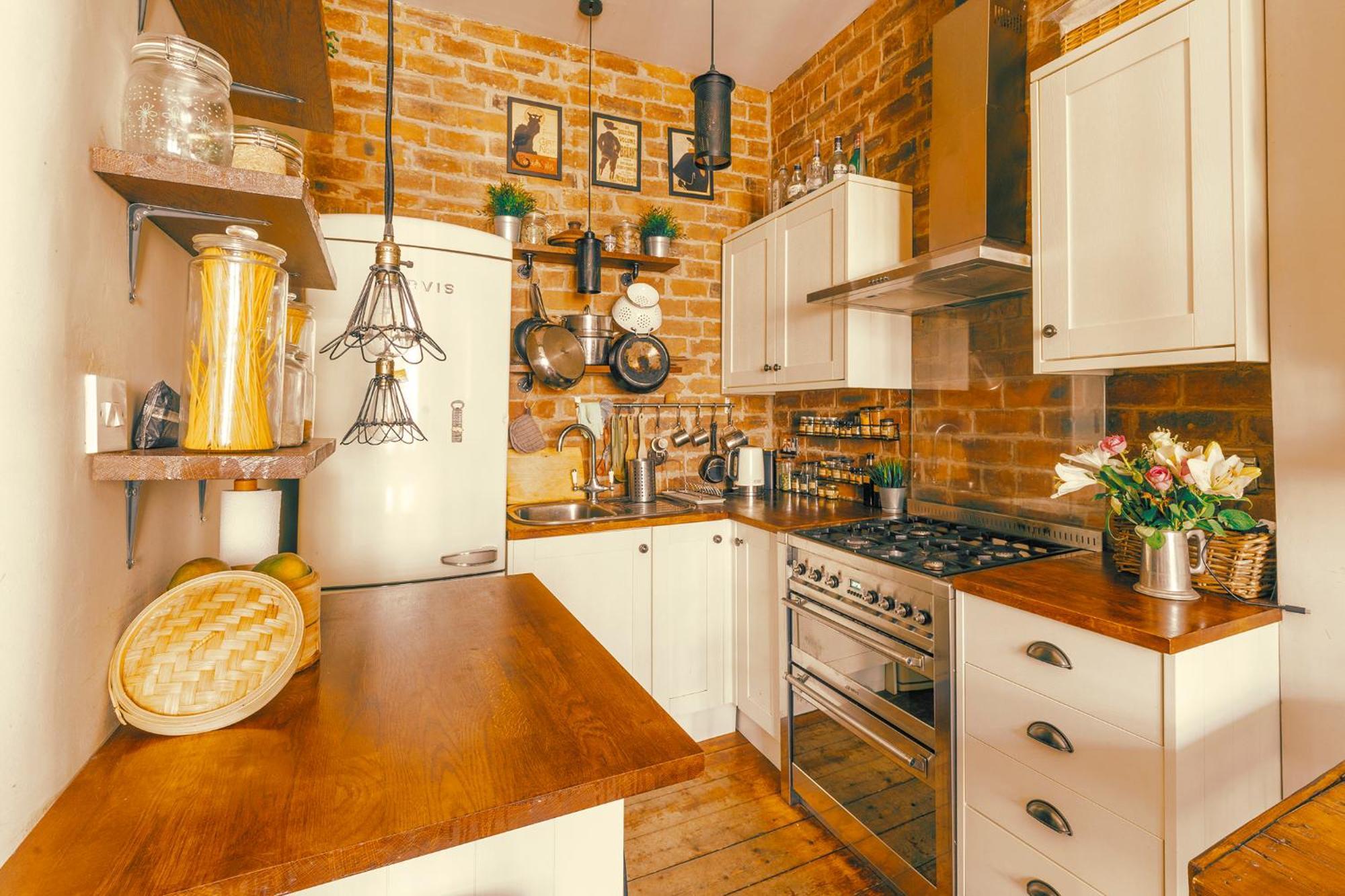 Charming City Centre Flat With Warmth & Character *