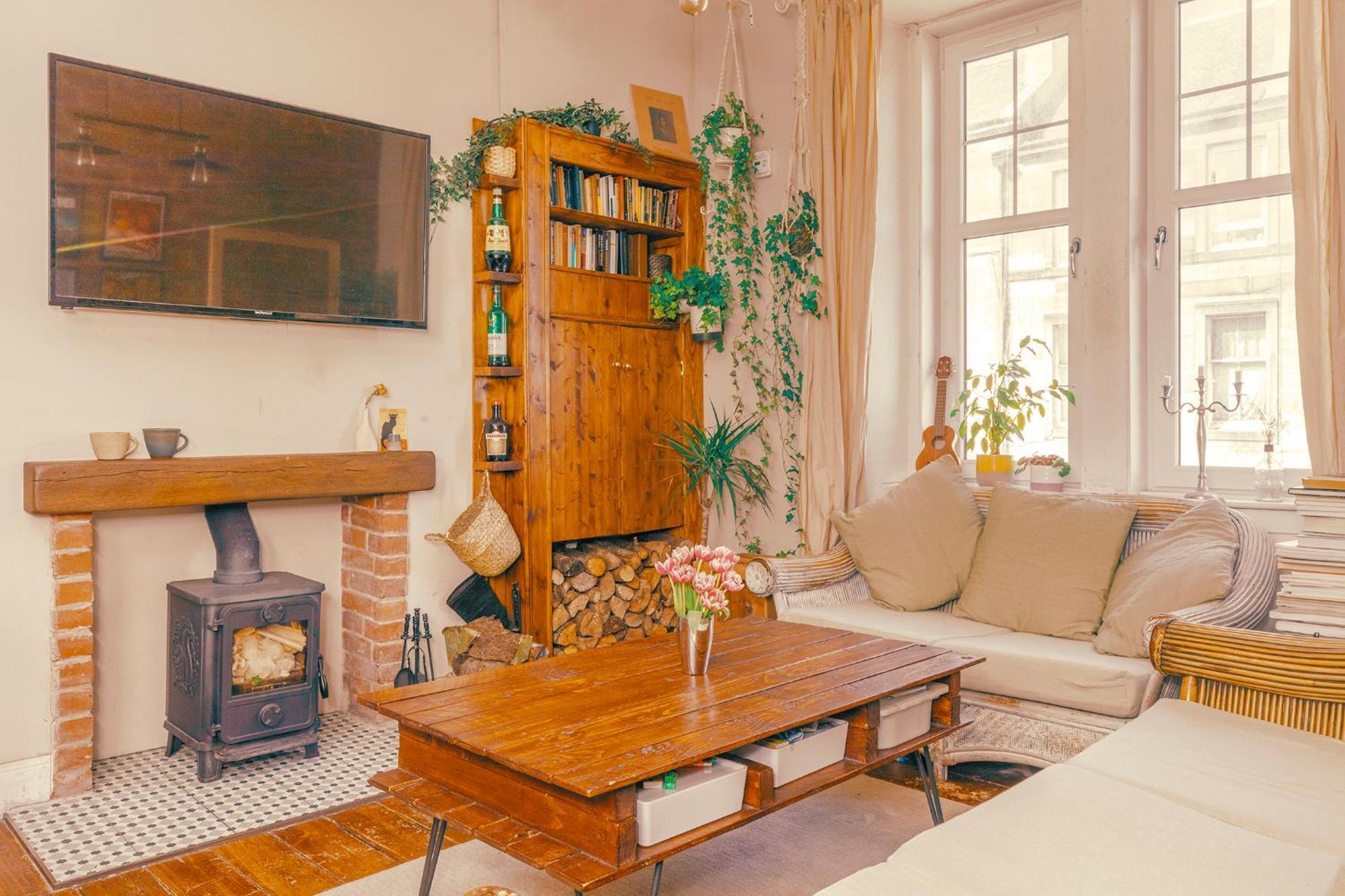 Charming City Centre Flat With Warmth & Character