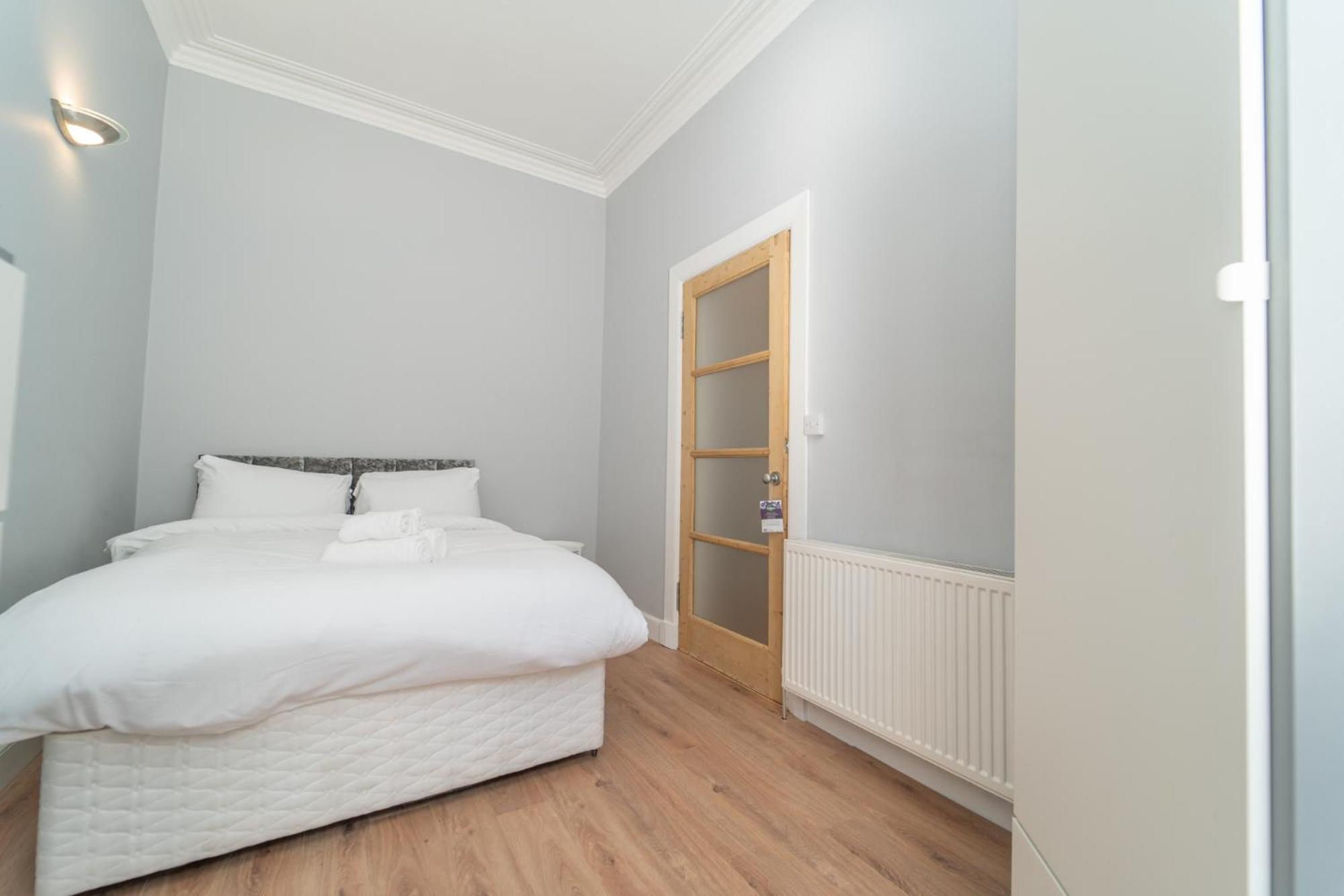 Beautiful Spacious Victorian Town House Apartment
