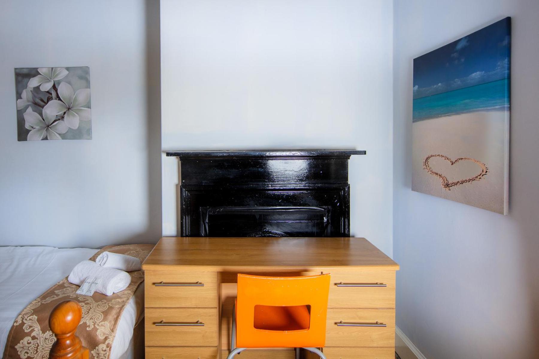 Appartement Comfortable, Spacious Retreat, By The Meadows!