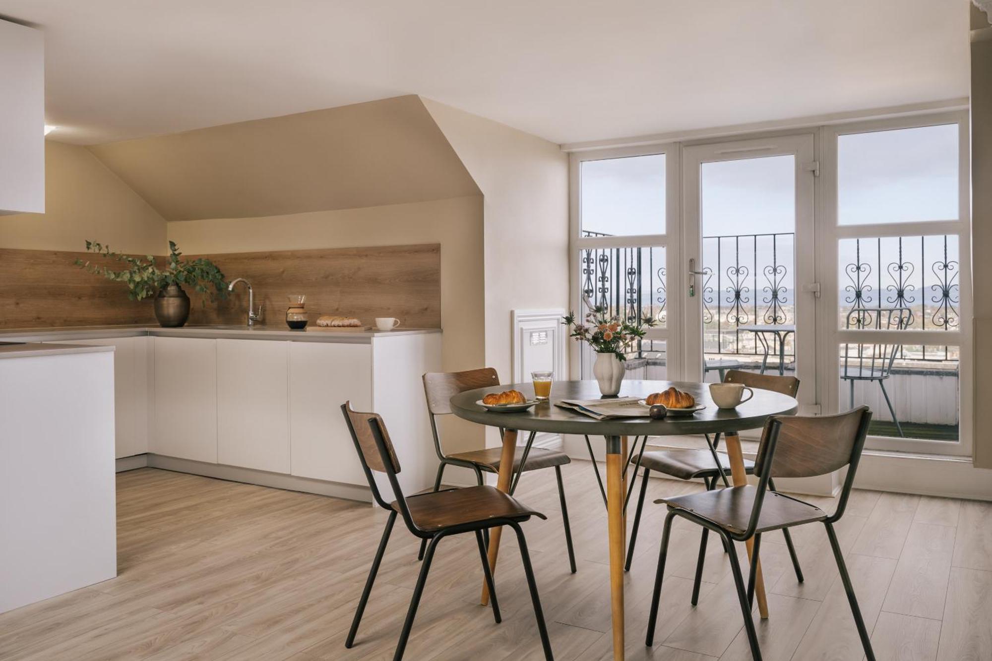 Sonder Royal Garden 4*