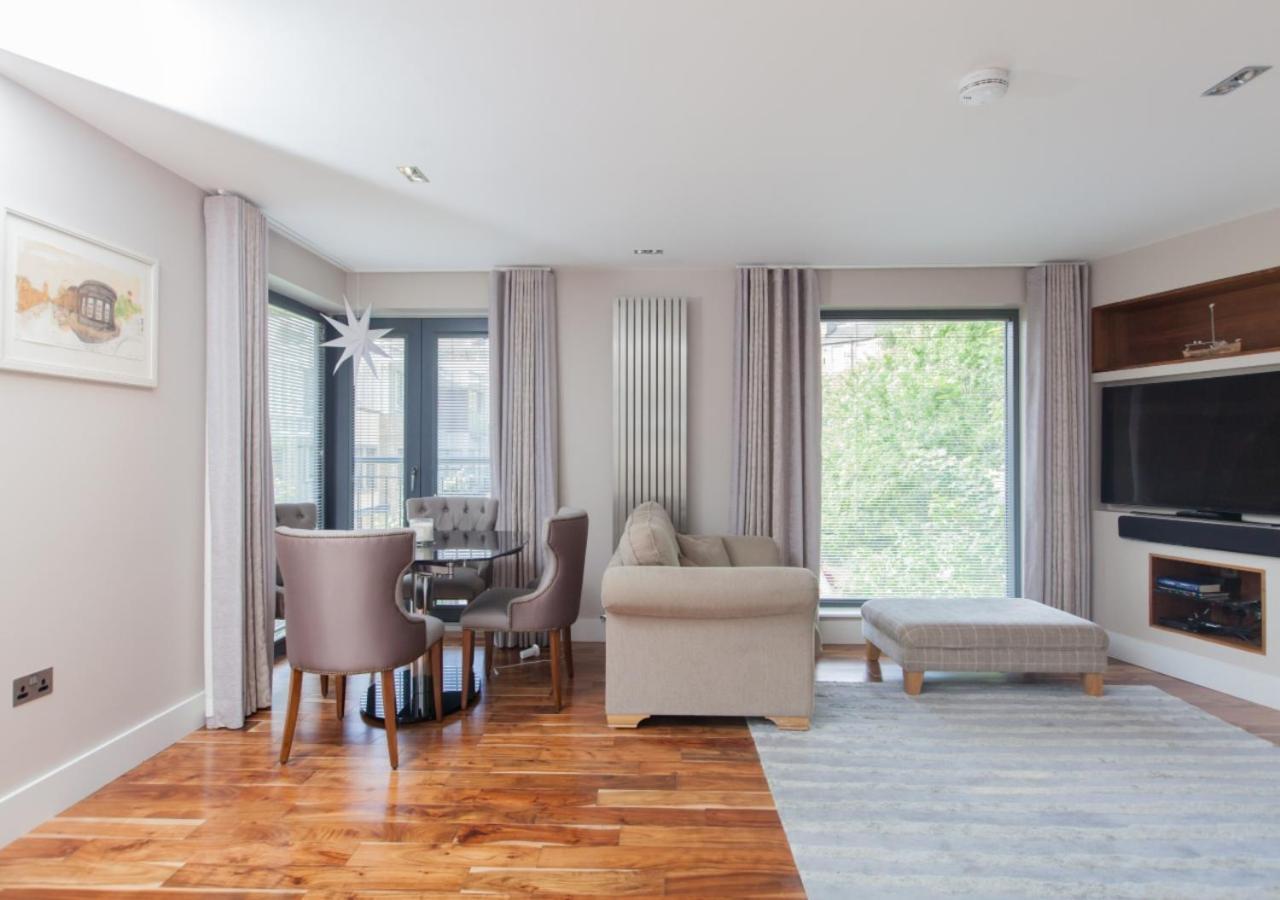 Stylish Centre 2 Bed House - Amazing Location Apartment *