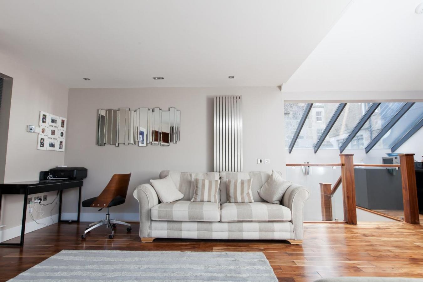 Stylish Centre 2 Bed House - Amazing Location * Edinburgh
