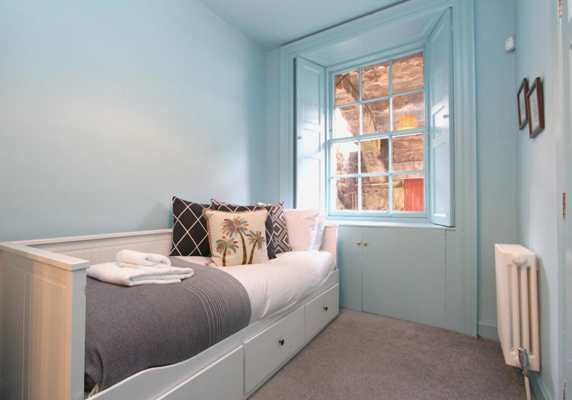 Centre New Town 2 Bedroom Flat Apartment *