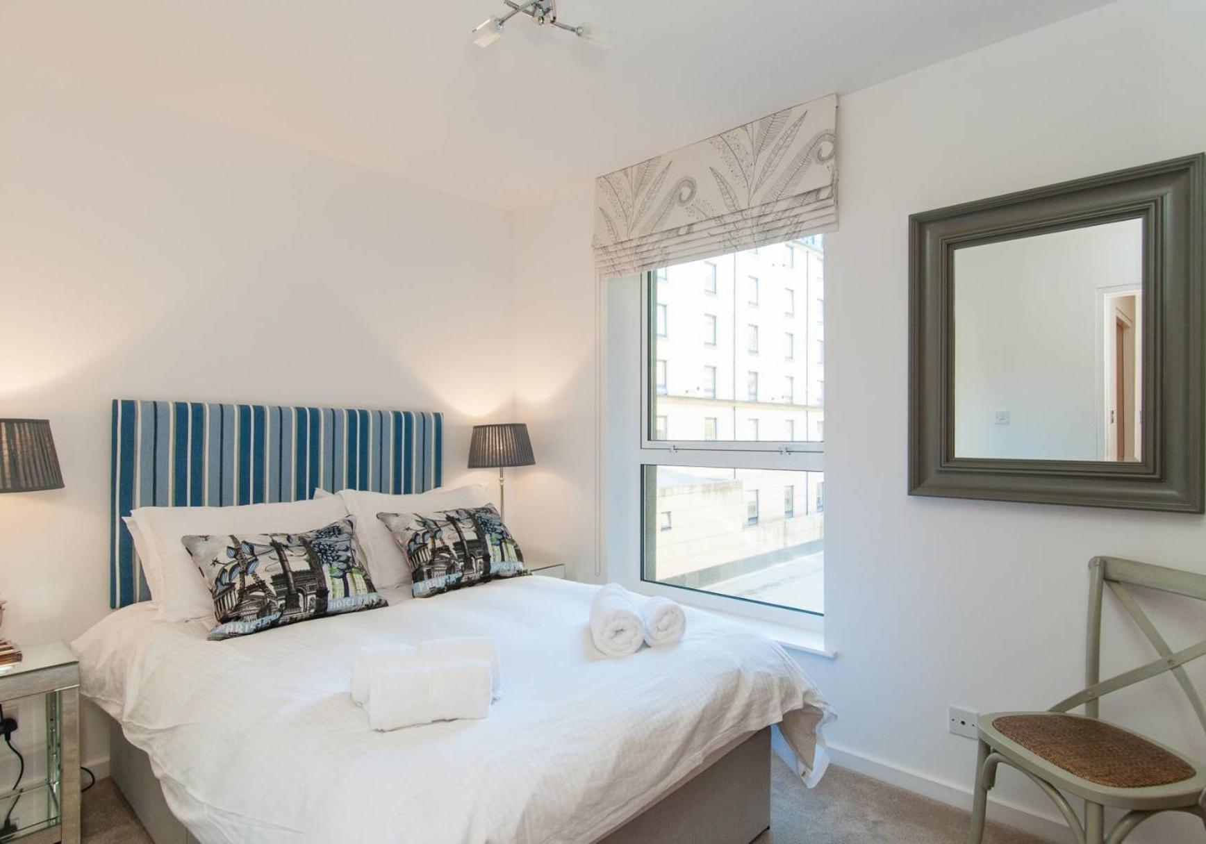 Holyrood Road Park - 379 Apartment *