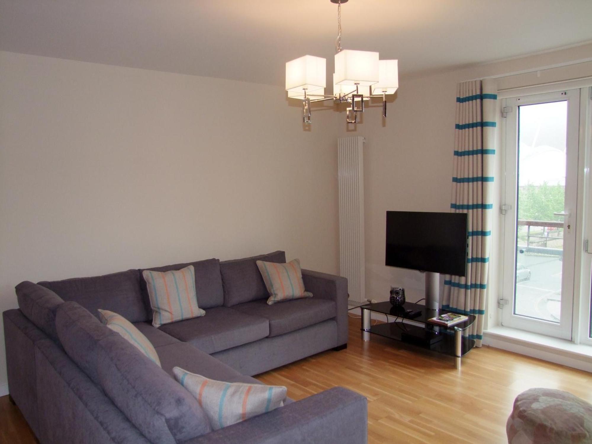 Holyrood Road Park - 379 Apartment *