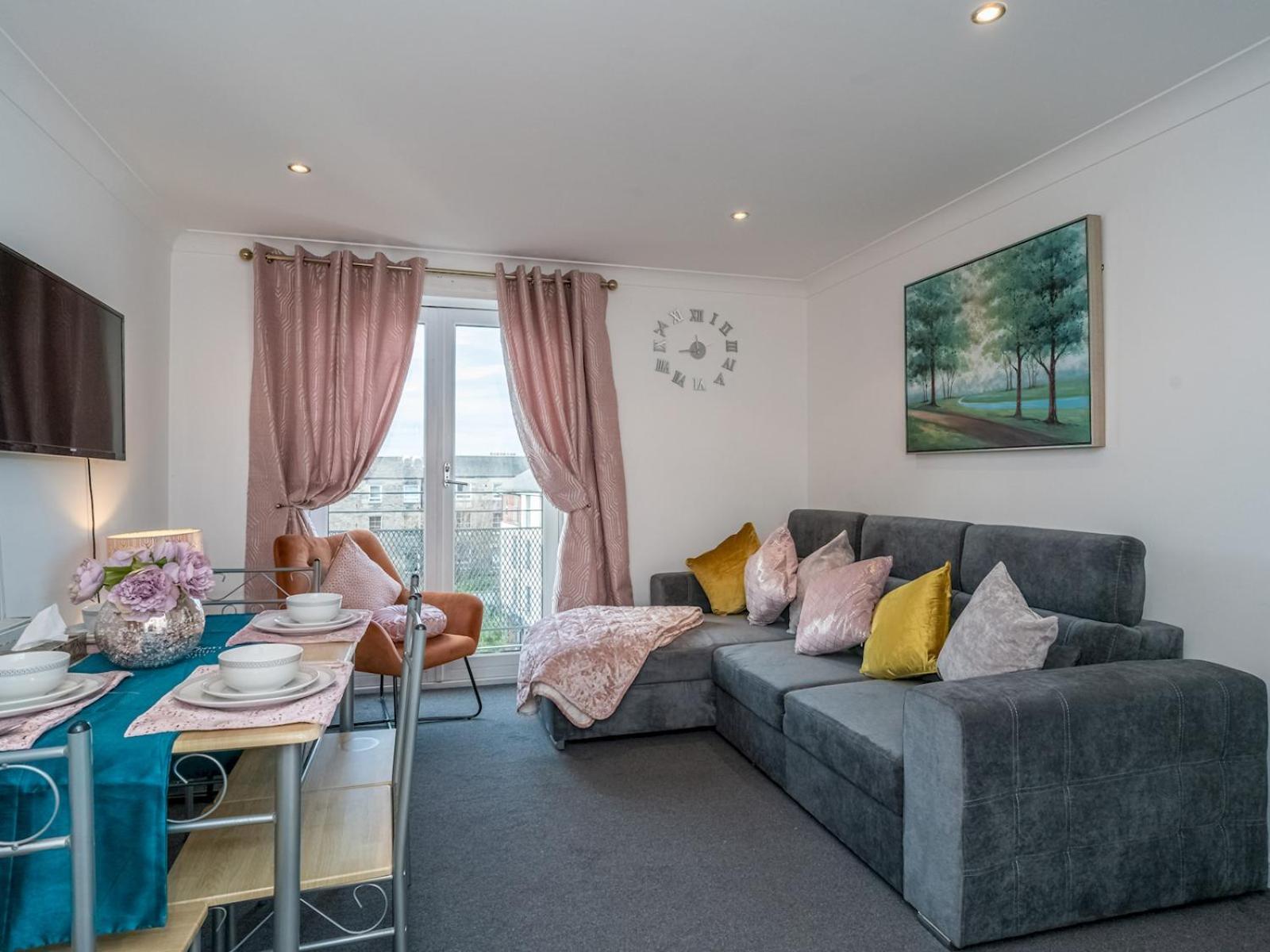 Pass The Keys Cosy Flat * Edinburgh