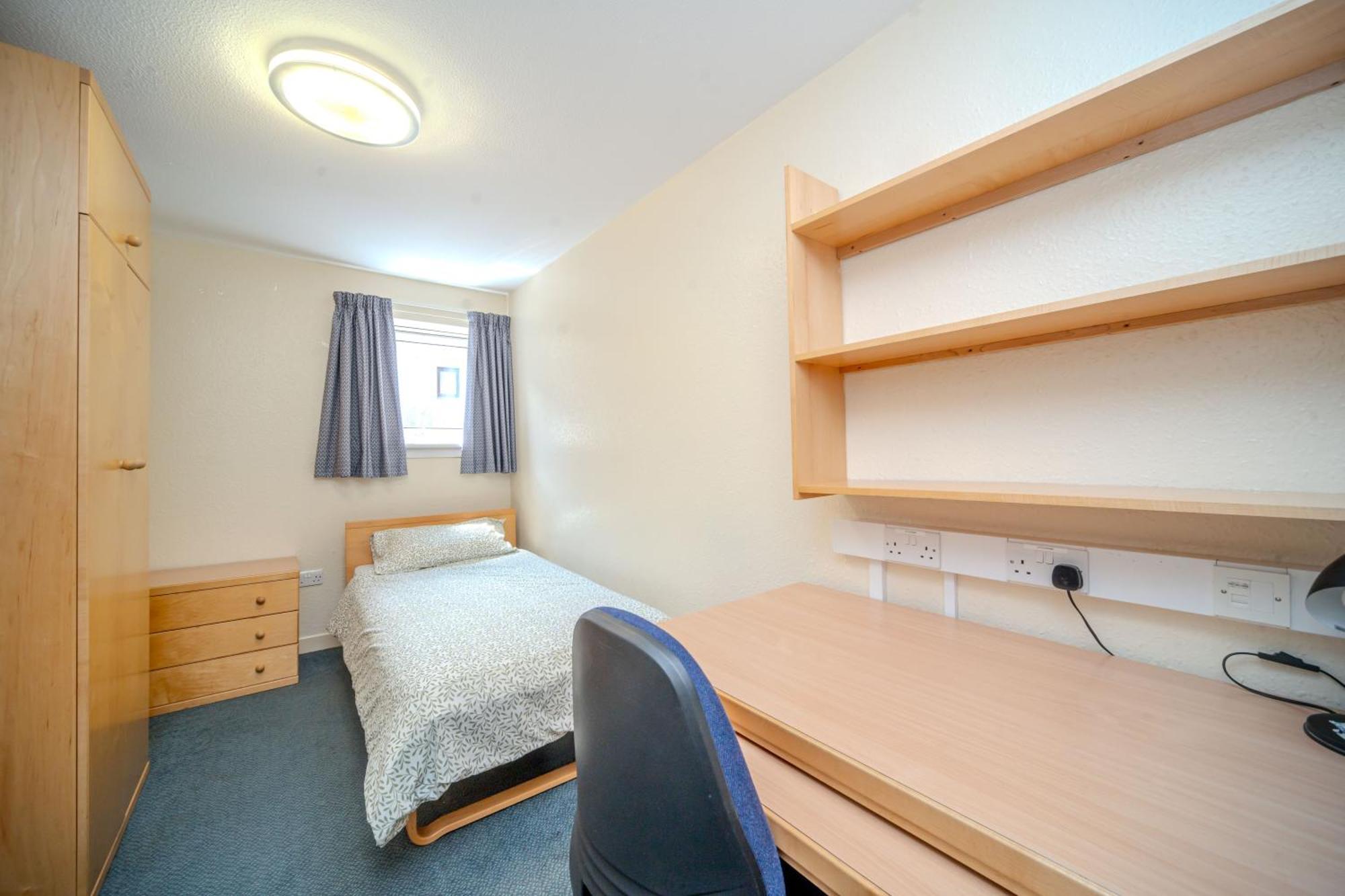 Joivy Budget 4,5 And 6 Bed Private Flats, In Historic Old Town (adults Only)