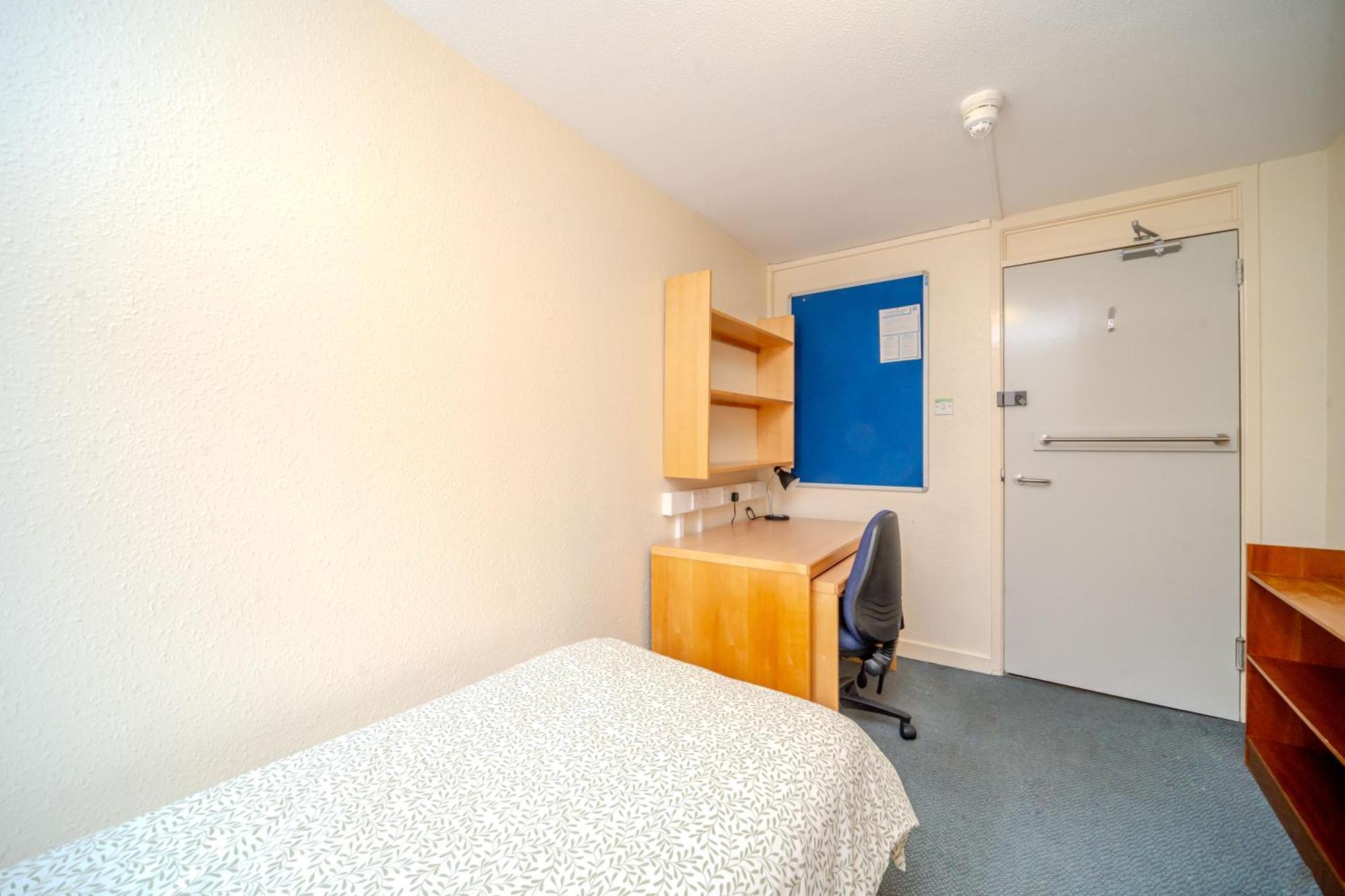 Apartment Joivy Budget 4,5 And 6 Bed Private Flats, In Historic Old Town (adults Only) *