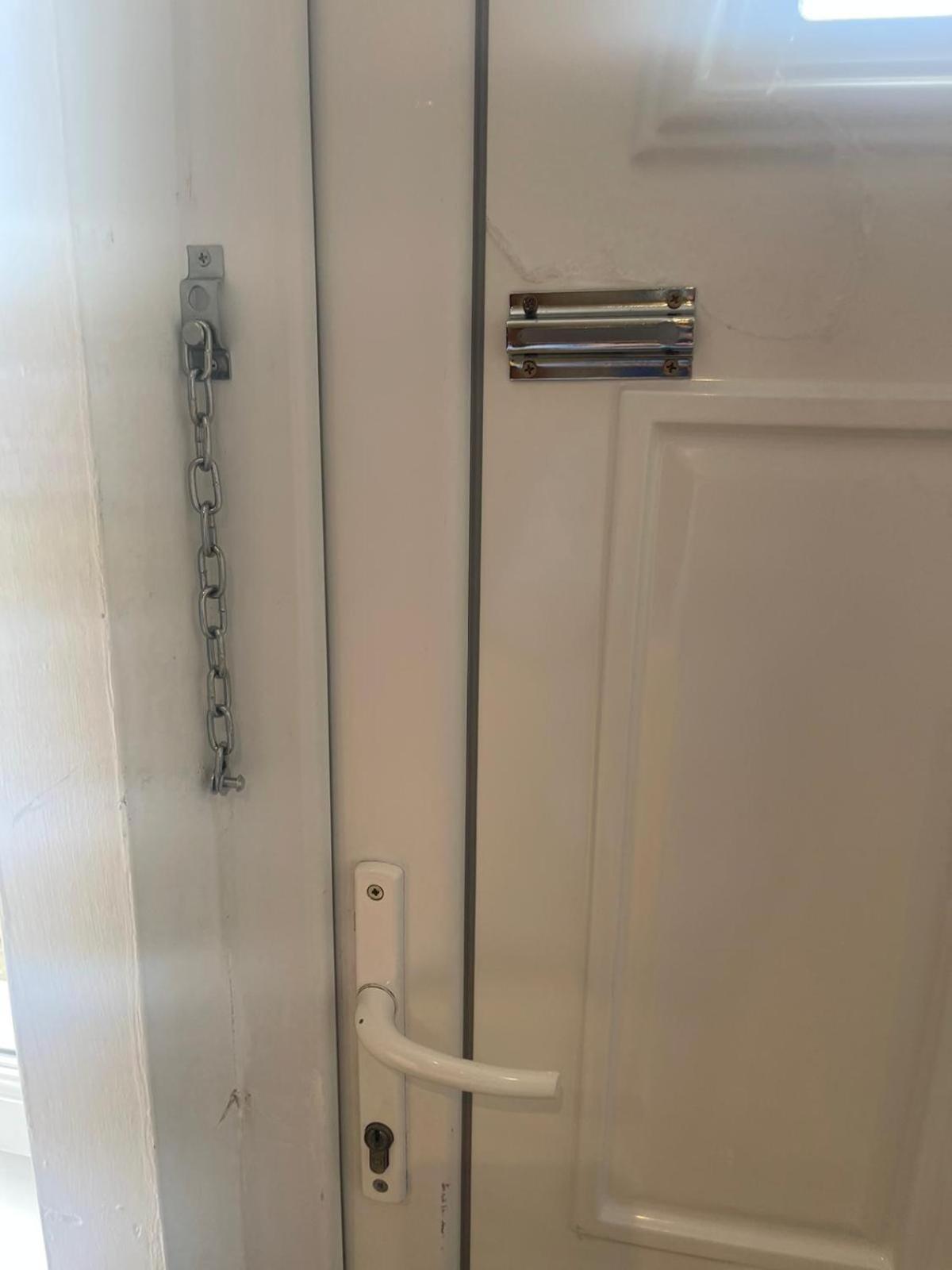Accommodatie bij particulieren One Bedroom In Spacious Bungalow, Free Parking & Private Entrance *