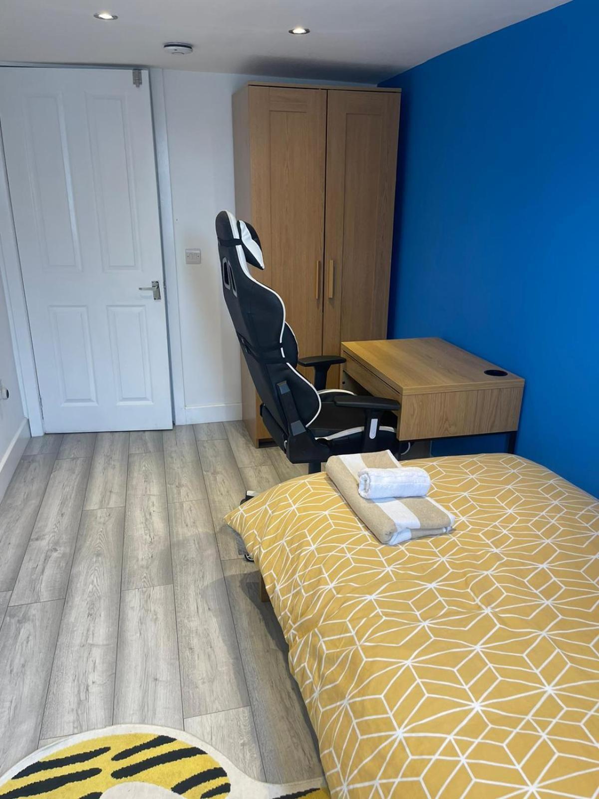 One Bedroom In Spacious Bungalow, Free Parking & Private Entrance Accommodatie bij particulieren *