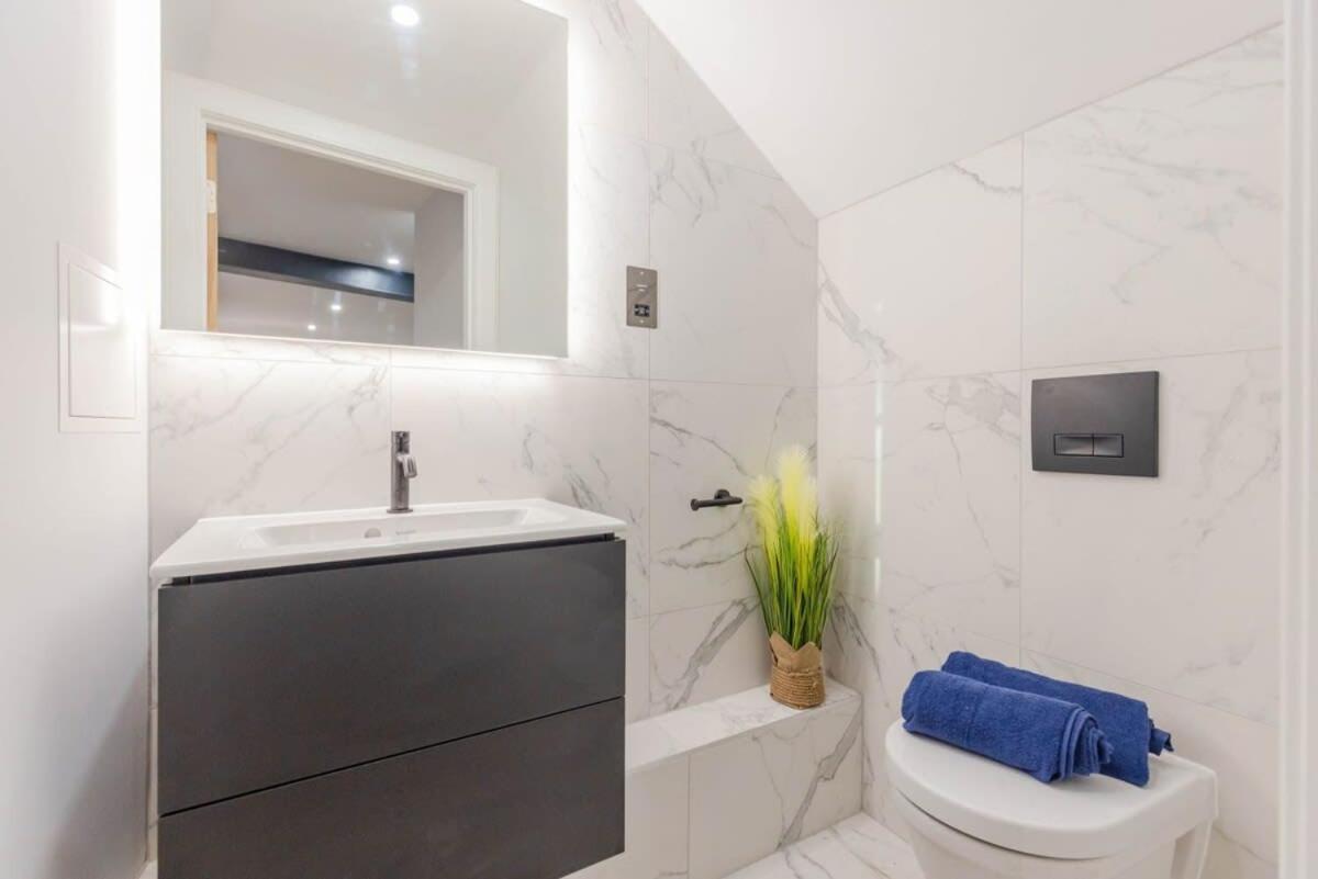 Dragon - Yukina - 2 Bed Centre House With Garden Edinburgh