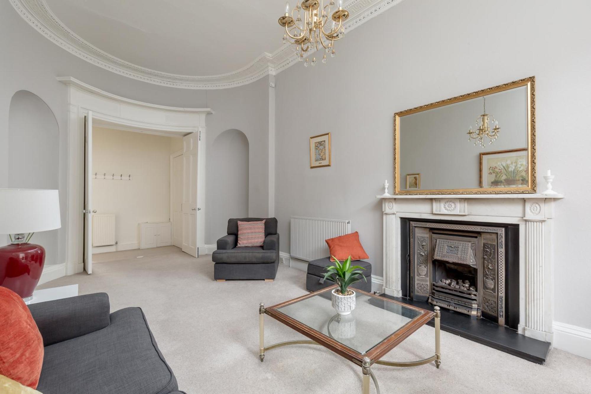 Light And Spacious 2 Bedroom Flat In Heart Of Apartment