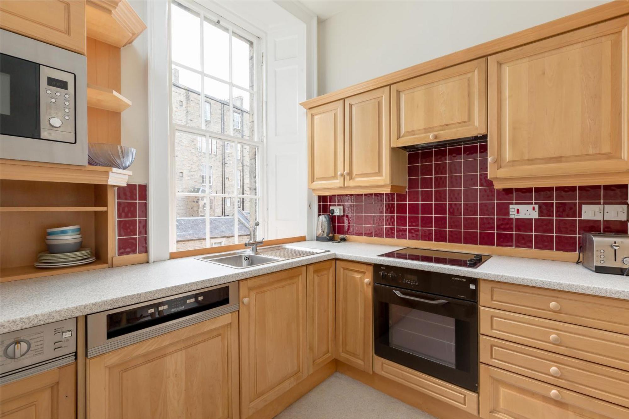 Light And Spacious 2 Bedroom Flat In Heart Of Apartment EDI